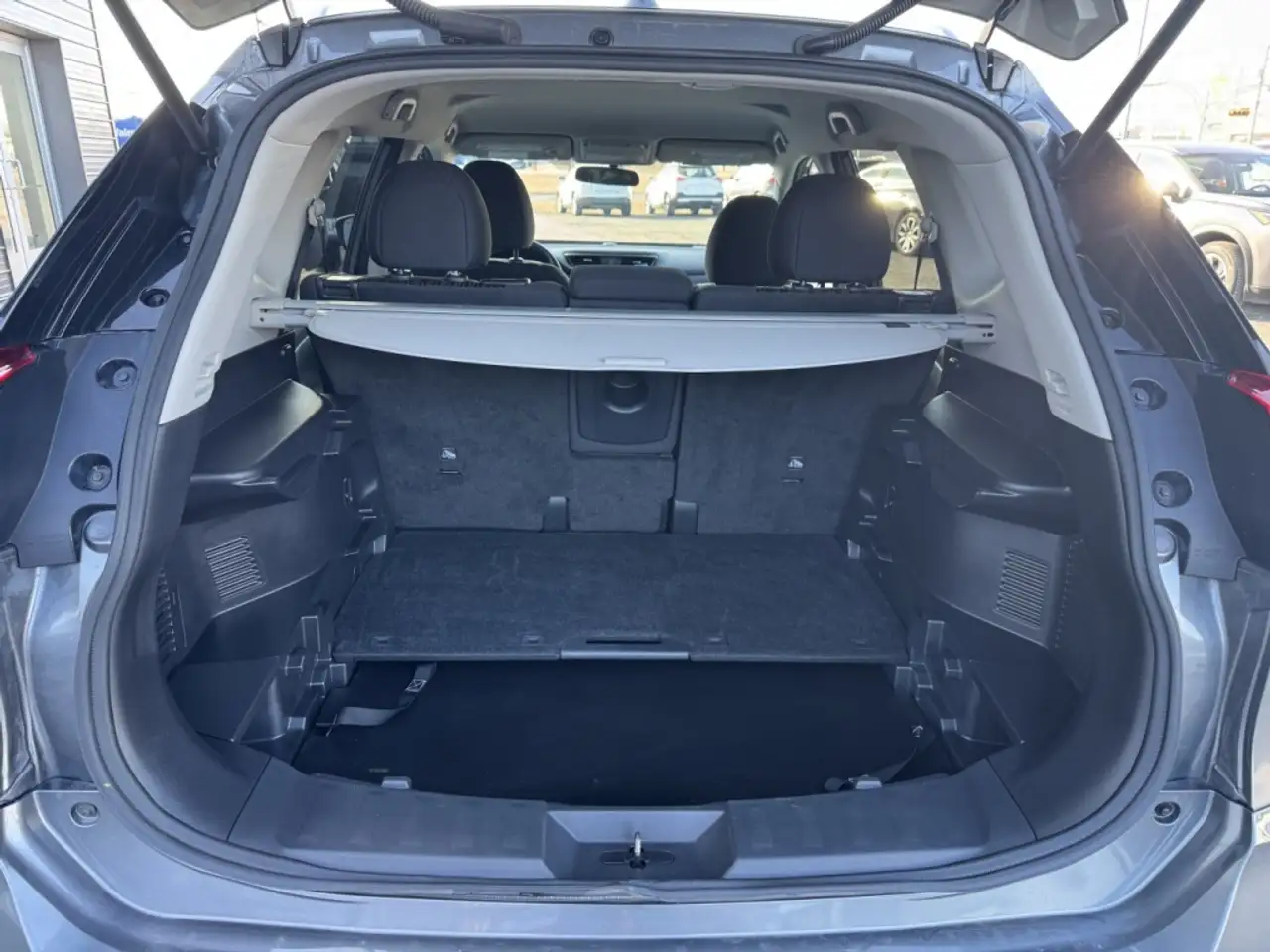 Nissan Rogue снимка Nissan Rogue