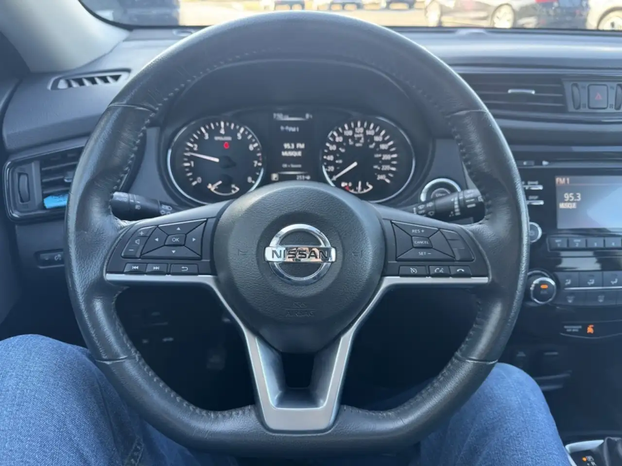 Nissan Rogue снимка Nissan Rogue