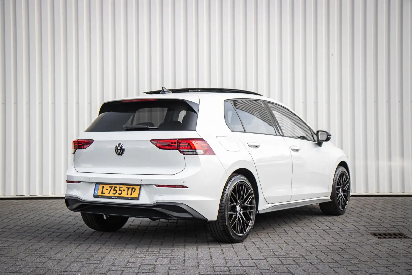 Volkswagen Golf 1.0 TSI 110pk Life Business | Panoramadak | 18" LM Wit - 2