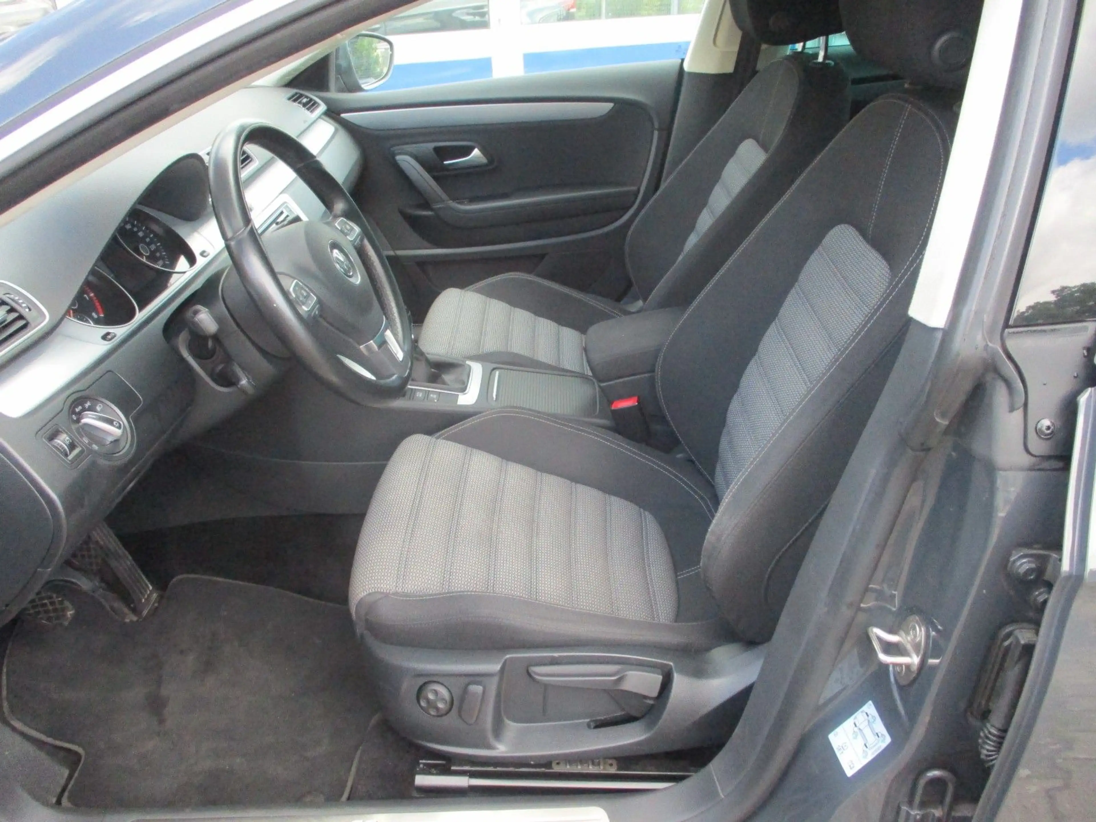 Volkswagen CC Sport+Navi+AHK+Xenon + 5-Sitzer+Alu19" — photo 11
