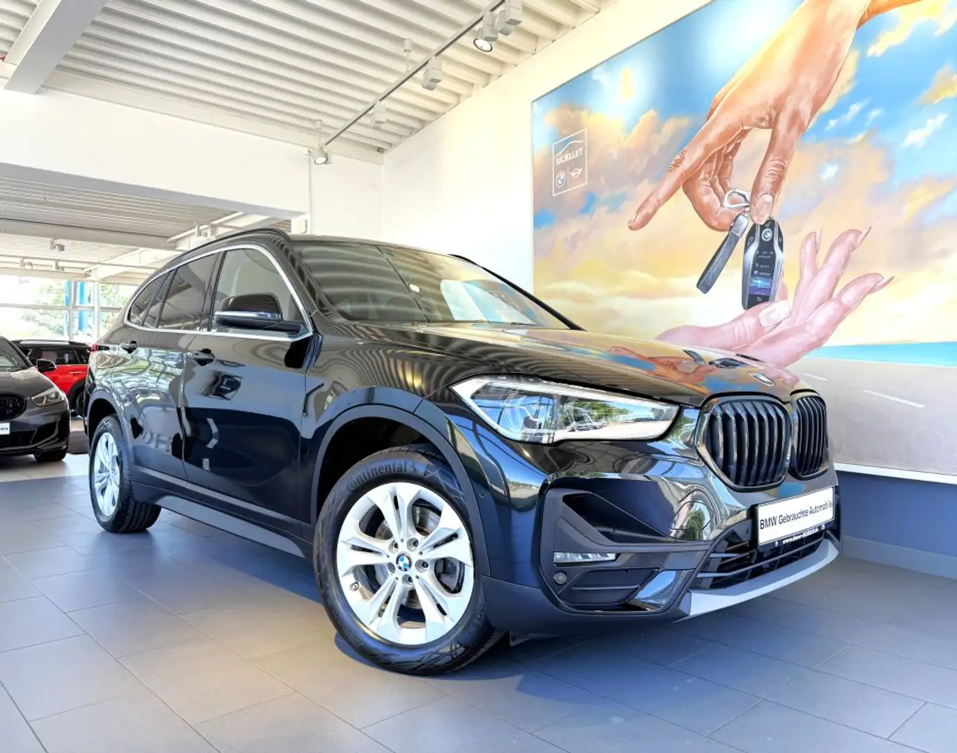 BMW X1 sDrive18i Aut. LED+KAM+AHK+NAVI+PDC+TEMP+DAB+ Schwarz - 2