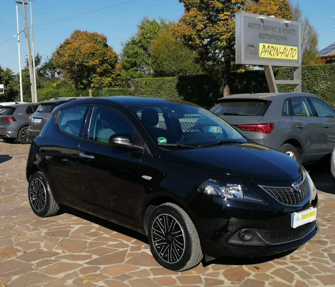 Lancia Ypsilon