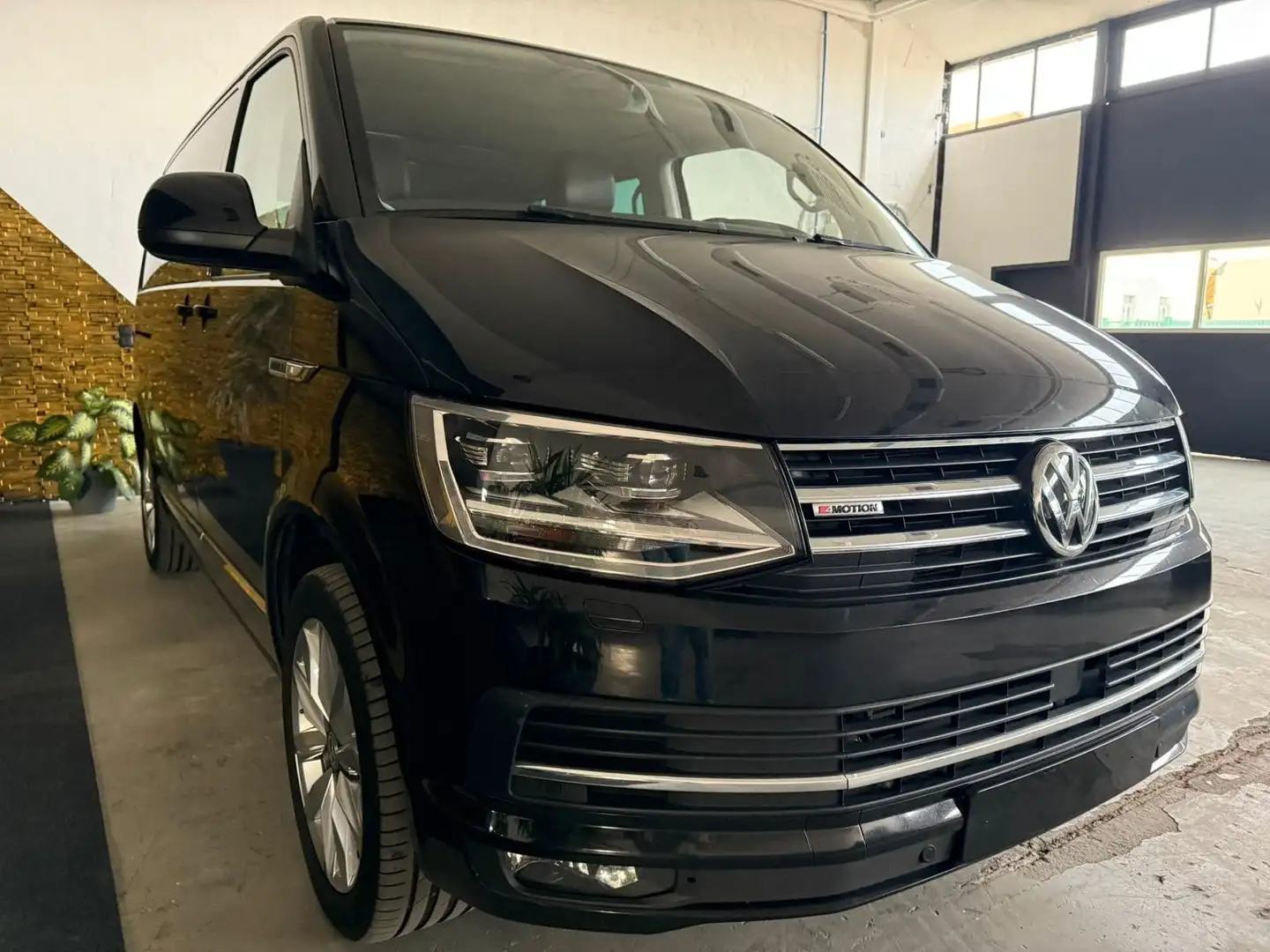 Volkswagen T6 Multivan Bulli Six Generation 4Mot Standheitz Schwarz - 1