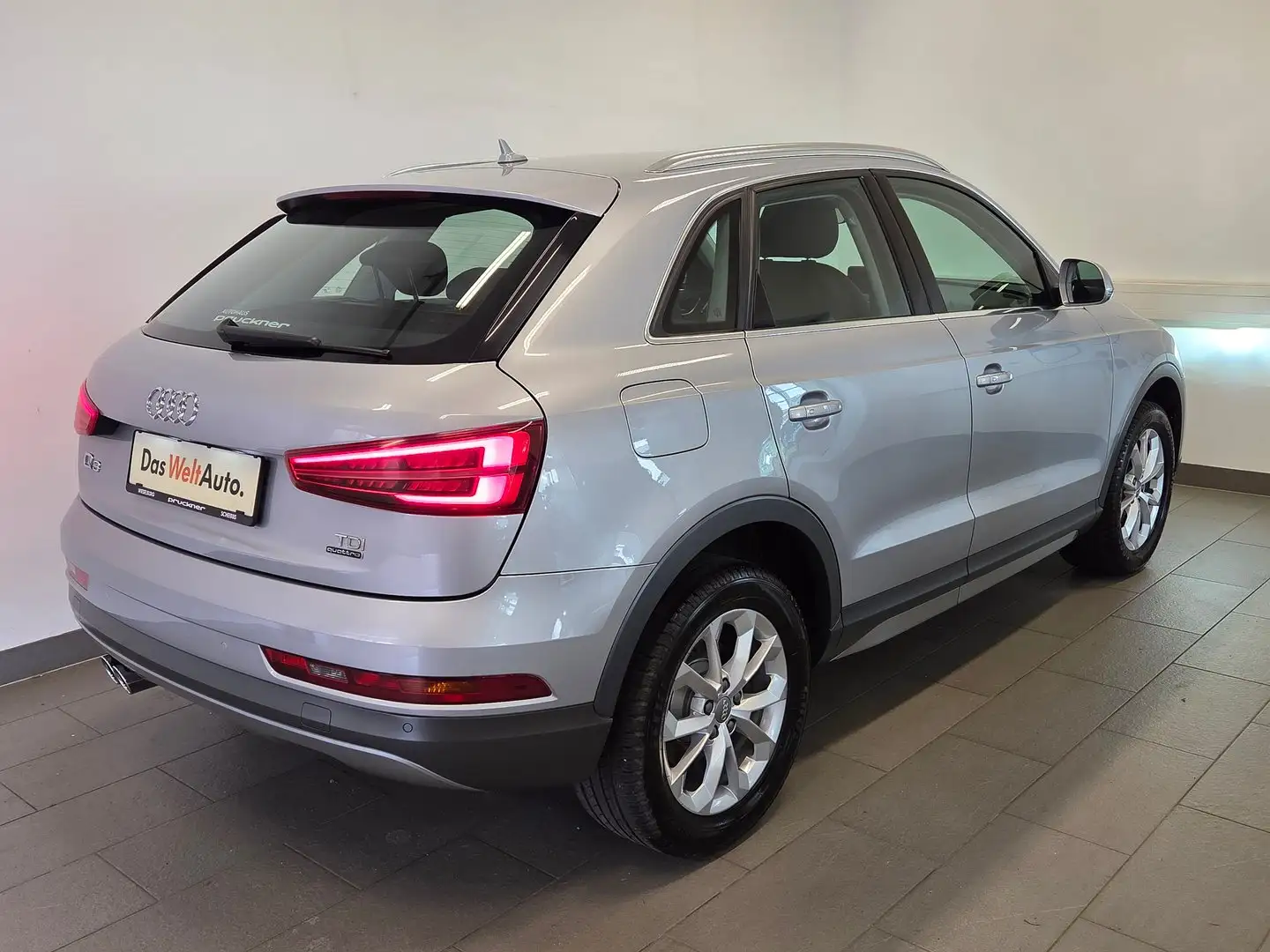 Audi Q3 2.0 TDI quattro intense Silber - 2