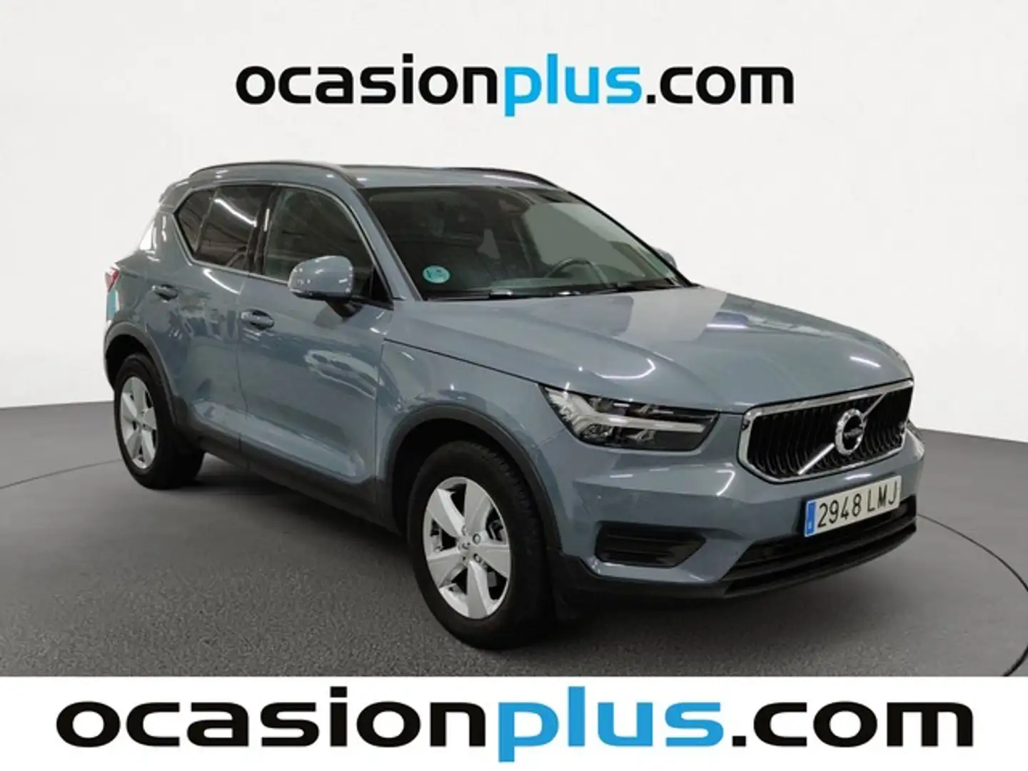 Volvo XC40 T3 Momentum Core Aut. Gris - 2