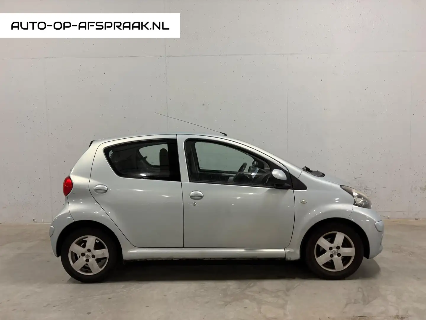Toyota Aygo 1.0-12V Sport 5drs. Navi Airco APK Nieuwe Koppelin Blauw - 1
