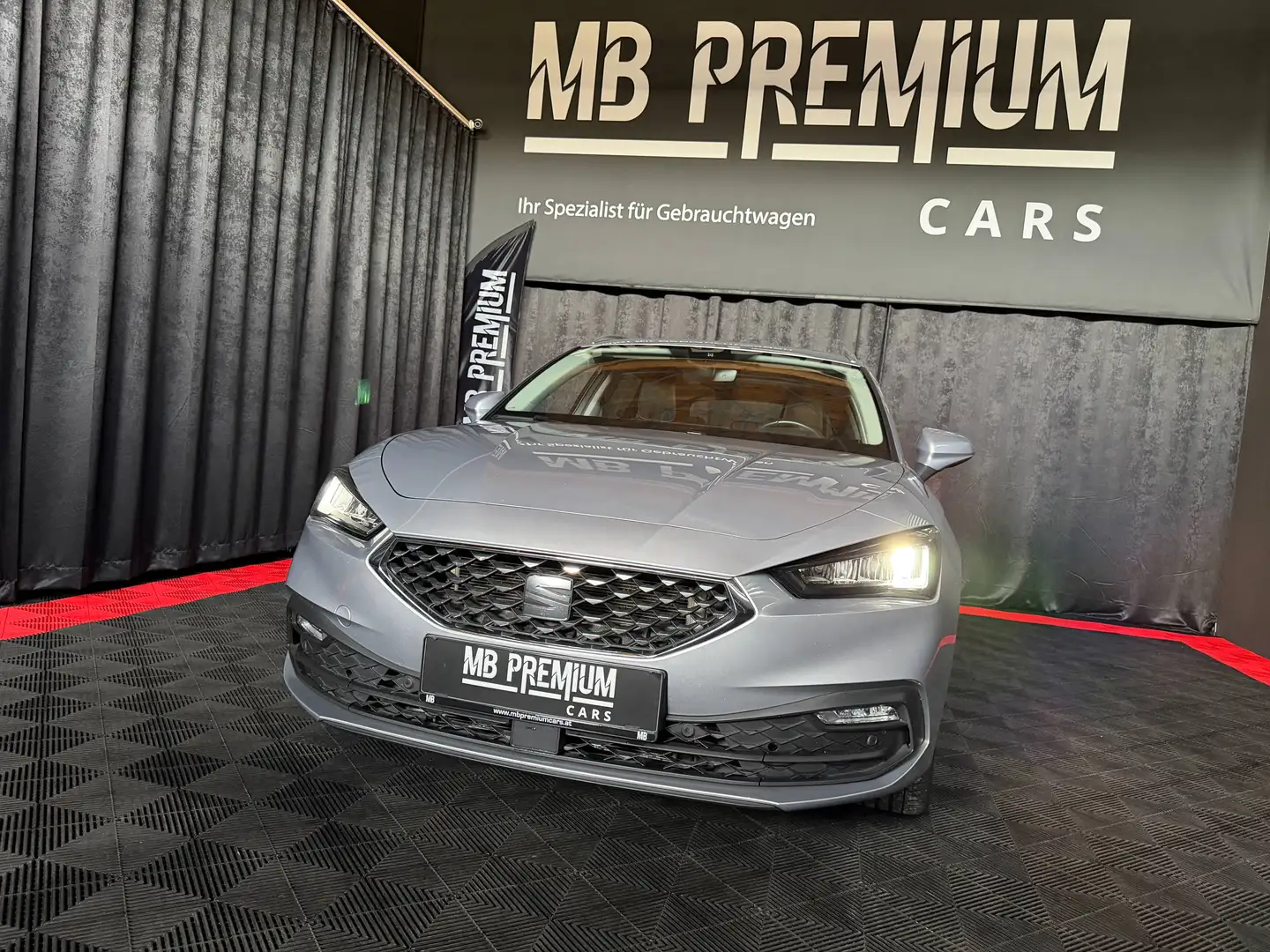 SEAT Leon Xcellence 4Drive *PANO*KAMERA*VIRTUAL* Grau - 2
