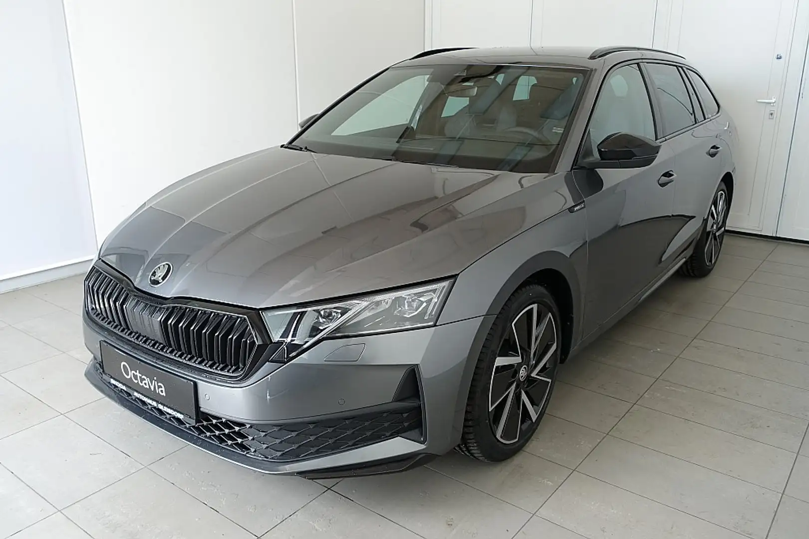 Skoda Octavia Combi 2,0 TDI Sportline Grau - 1