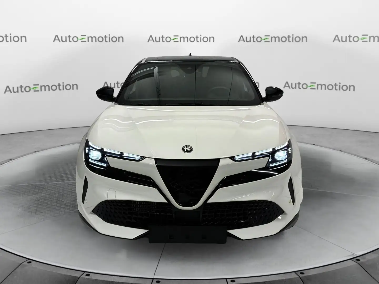 Alfa Romeo Junior Junior 1.2 ibrida Speciale 145cv edct6 bijela - 2