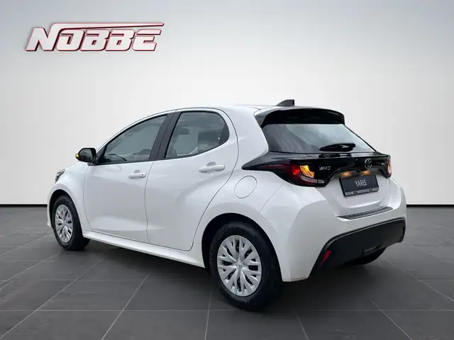Toyota Yaris view 3