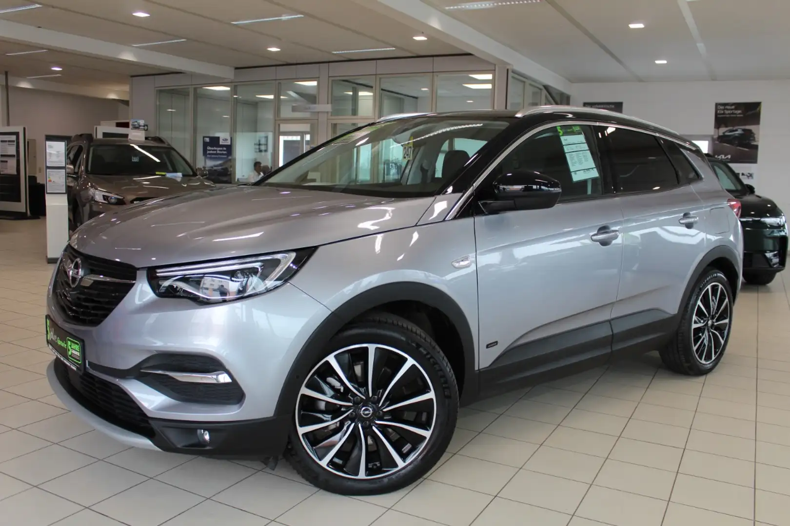 Opel Grandland X 1.6 Turbo Hybrid ULTIMATE *Navi*LED Zilver - 2