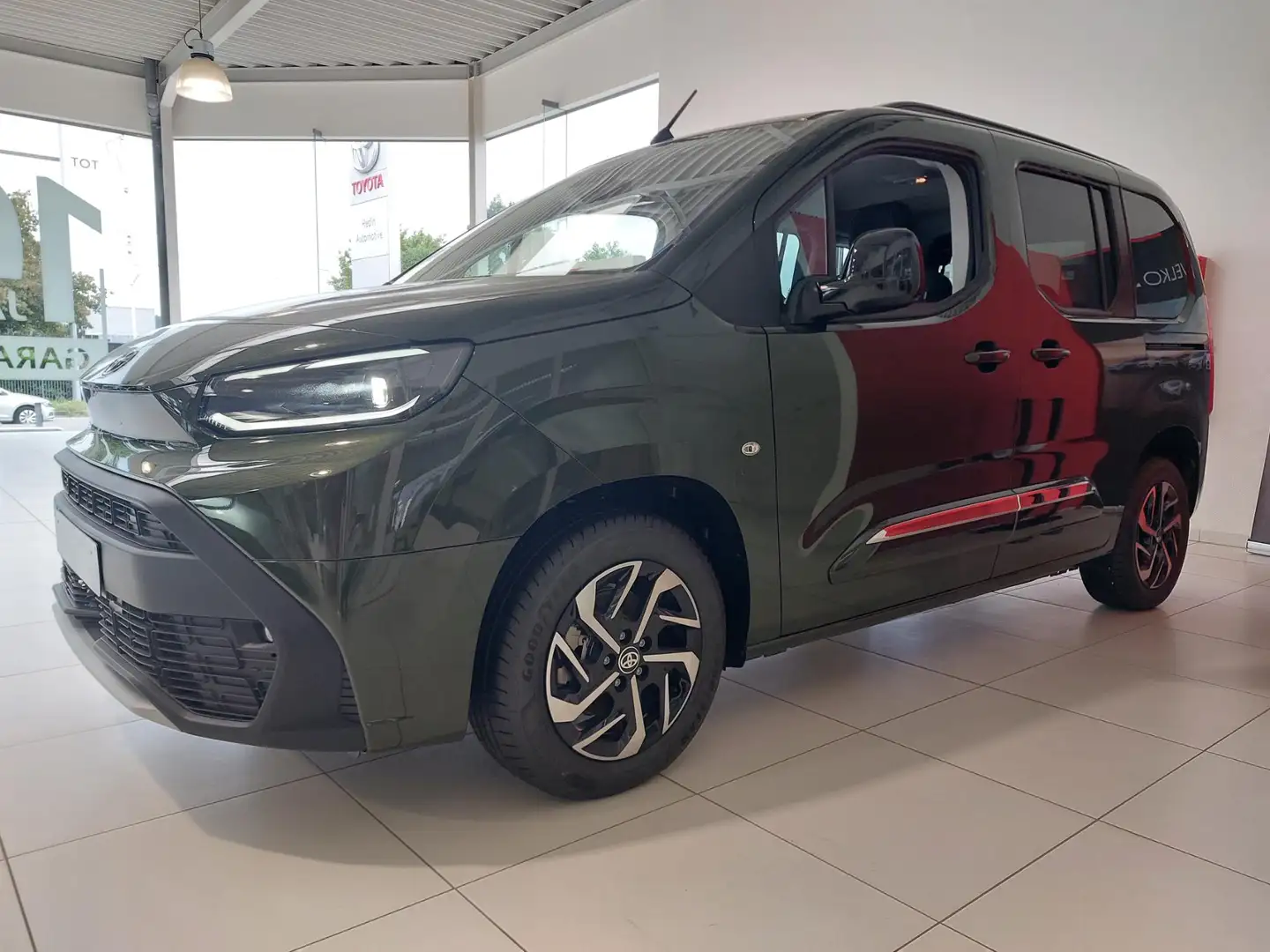 Toyota Proace City Verso FAMILY Vert - 1