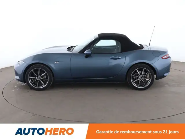 Mazda MX-5 view 3