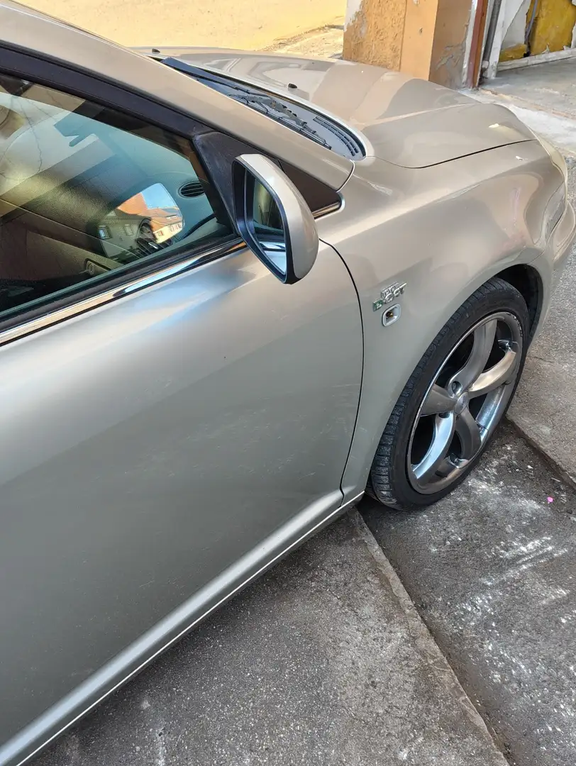 Toyota Avensis 2.2 D-CAT Combi Executive - 1