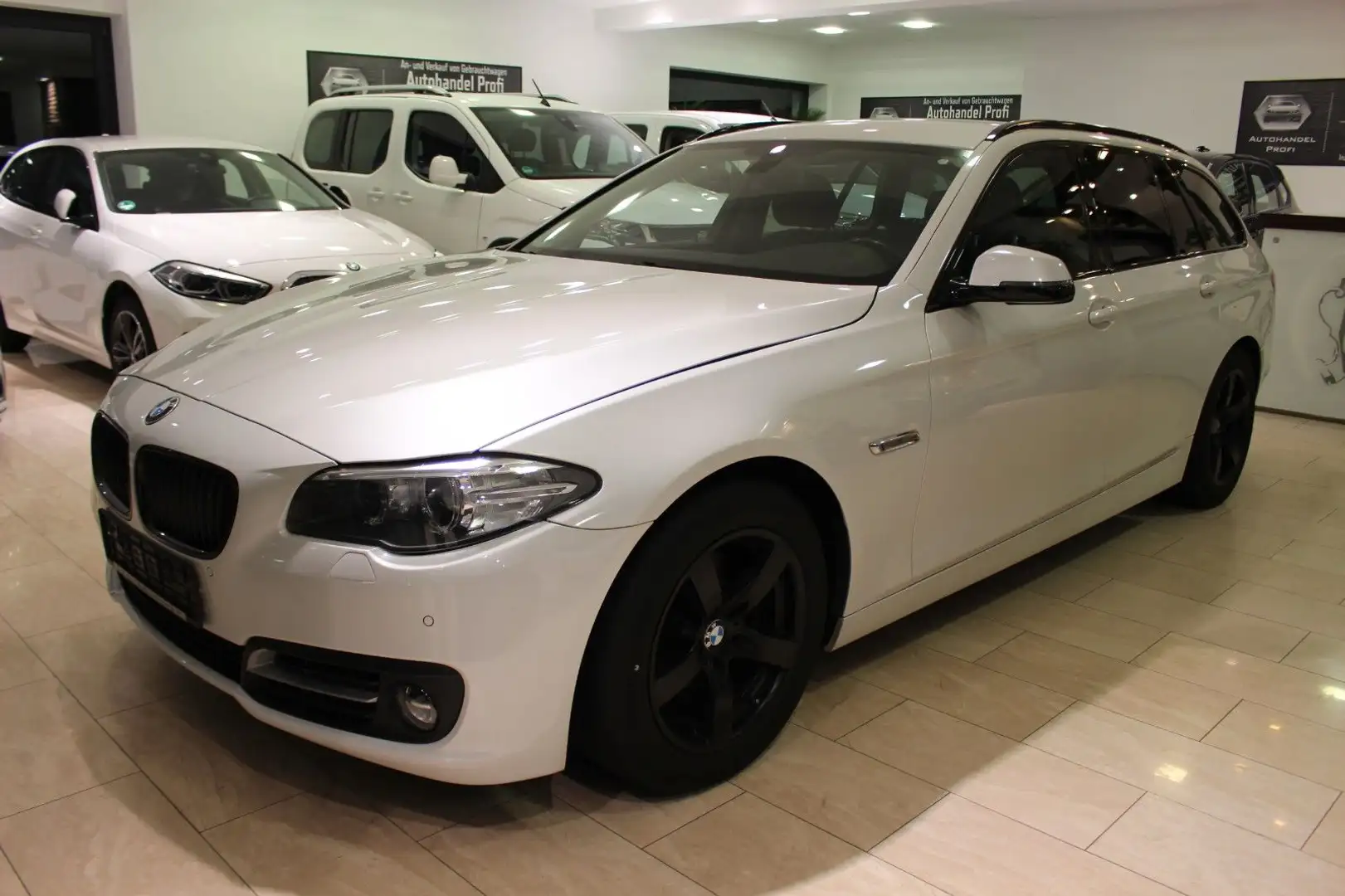 BMW 520 d Touring Shadow Line AHK BT Bi-Xenon TOP DE Alb - 1