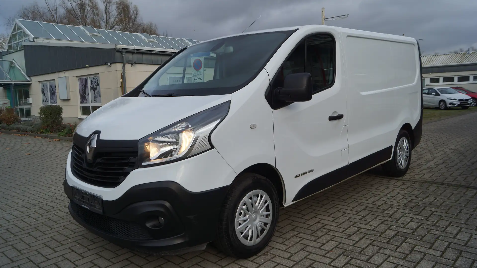 Renault Trafic 120dci Weiß - 1