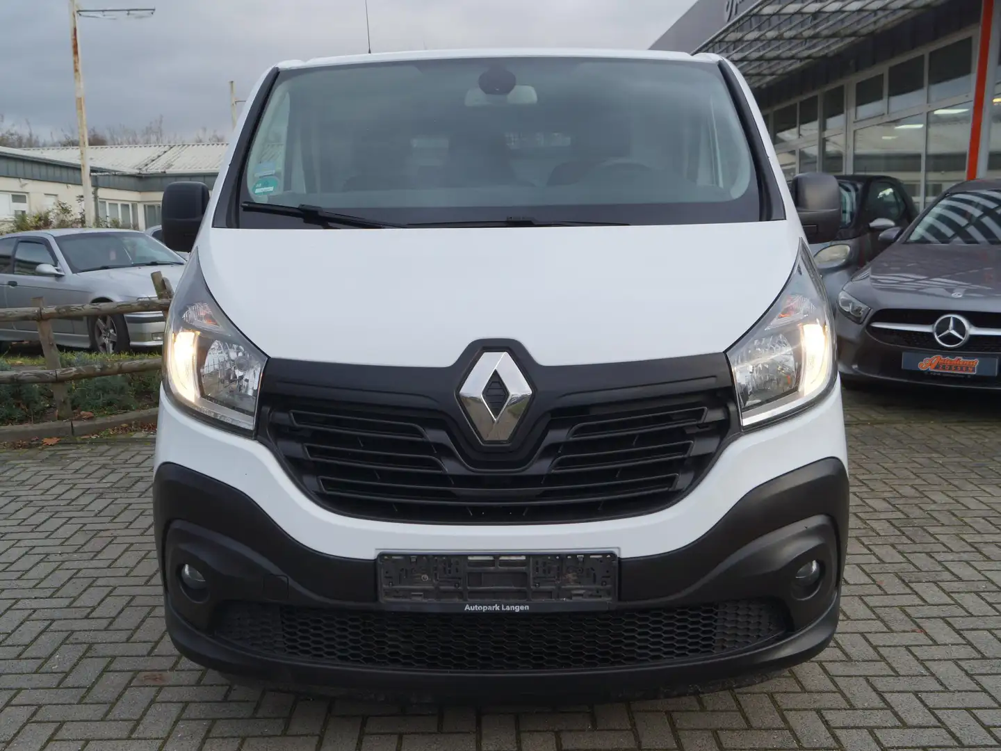 Renault Trafic 120dci Weiß - 2