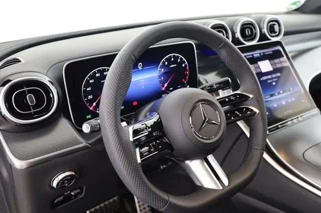 Mercedes-Benz GLC view 8