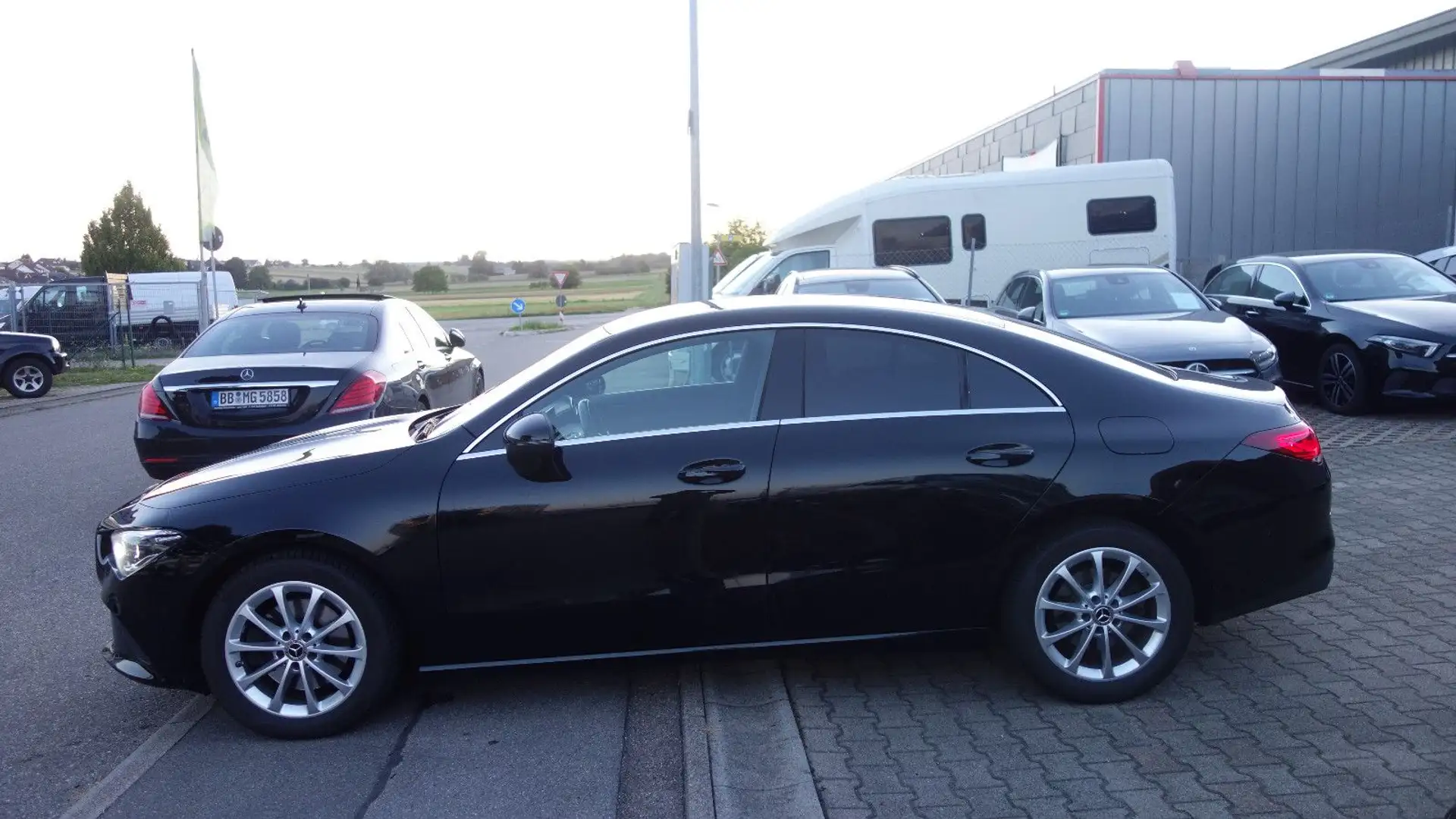 Mercedes-Benz CLA 220 d 8G-DCT Progressive*LED*NAVI*DISTRONIC Schwarz - 2