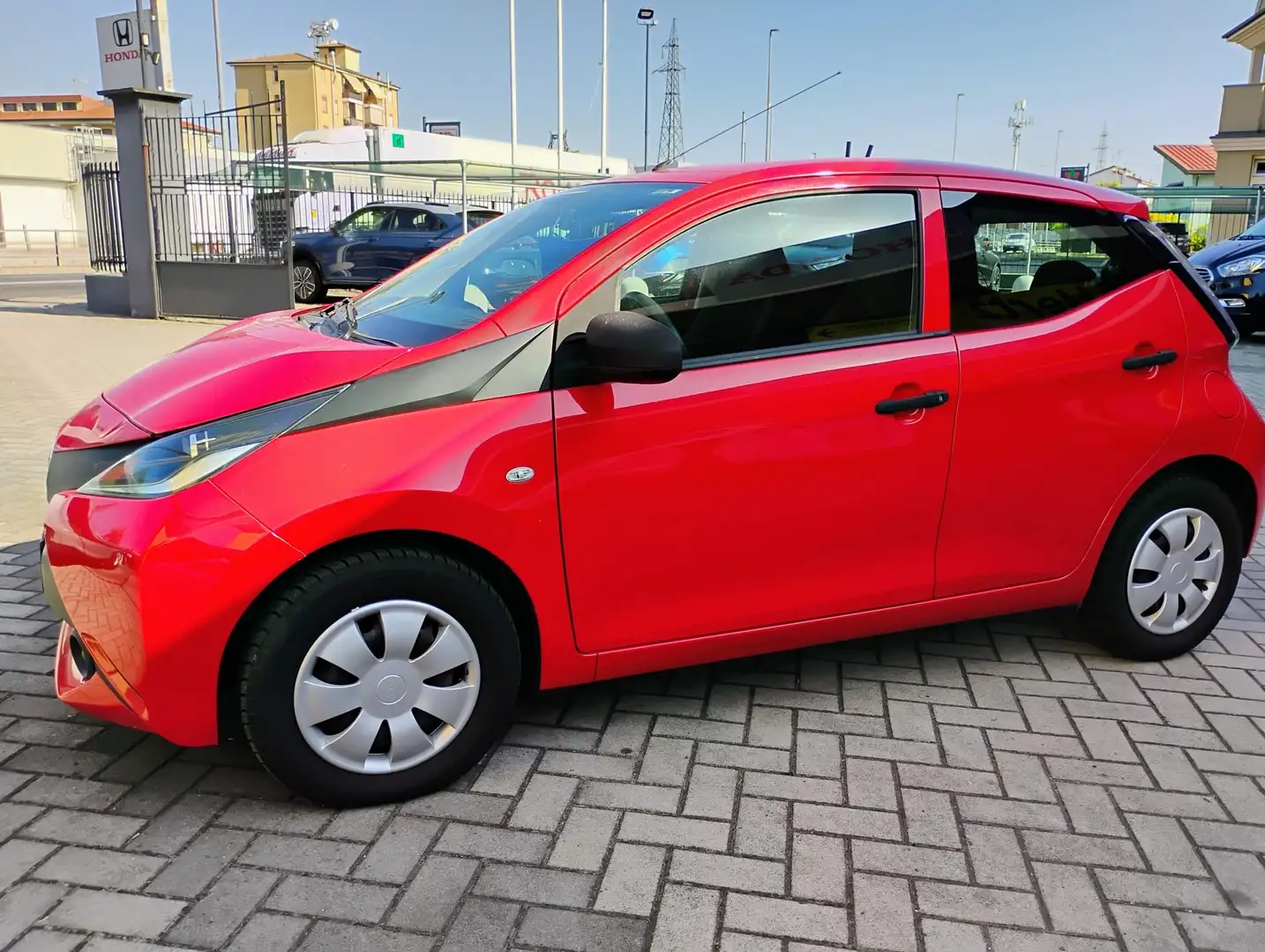 Toyota Aygo Aygo 5p 1.0 x-pure Roşu - 1