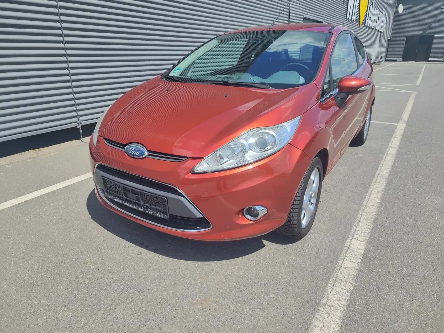 Ford Fiesta 1.3i Titanium KLIMAAUTOMATIK+ALUFELGEN Allwetter Rouge - 1