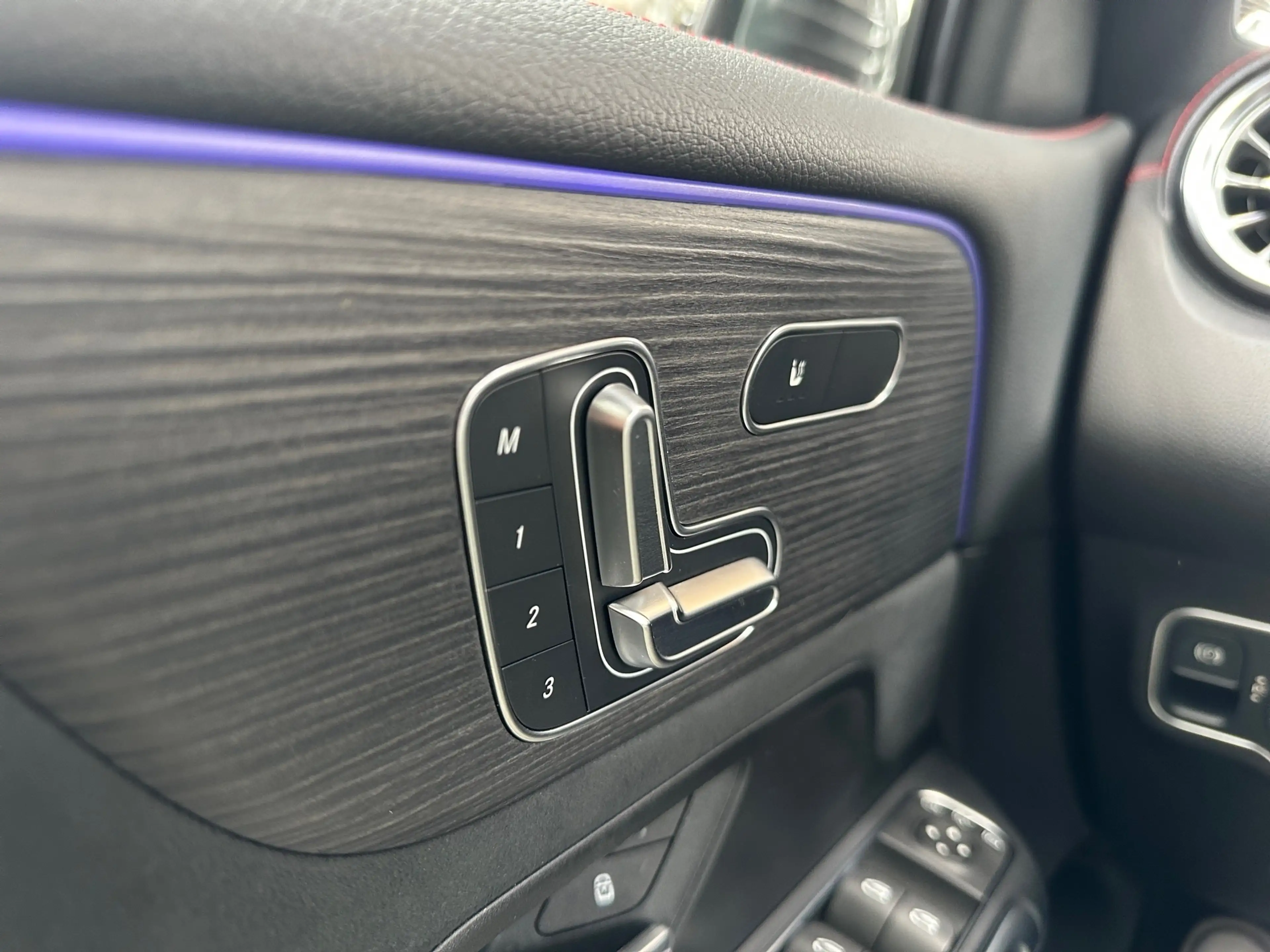 Mercedes-Benz EQB 300 4M AMG Premium+Navi+LED+Pano+Burm.+DISTR — photo 13