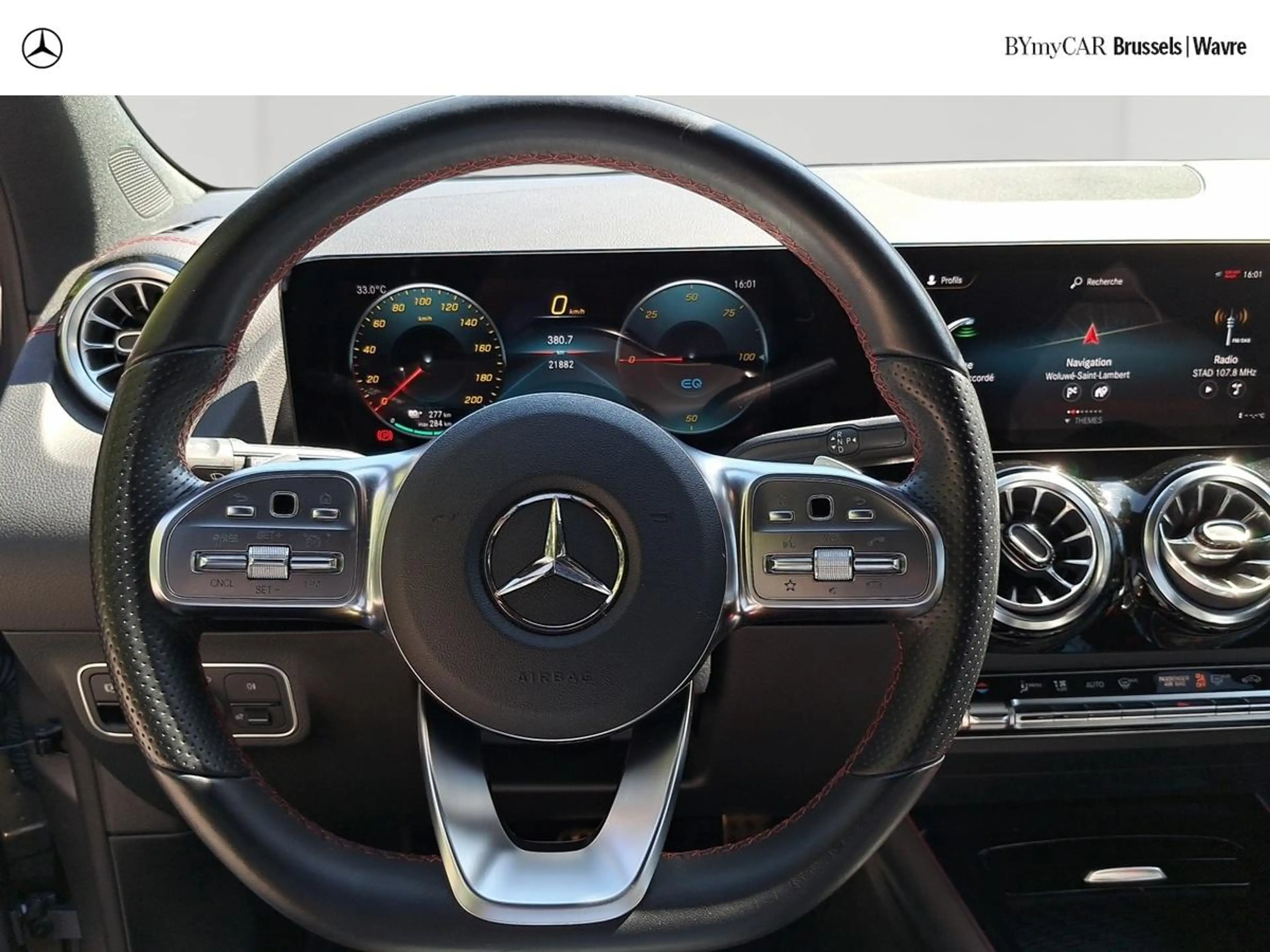 Mercedes-Benz EQA 300 EQA 4MATIC AMG Line — photo 11