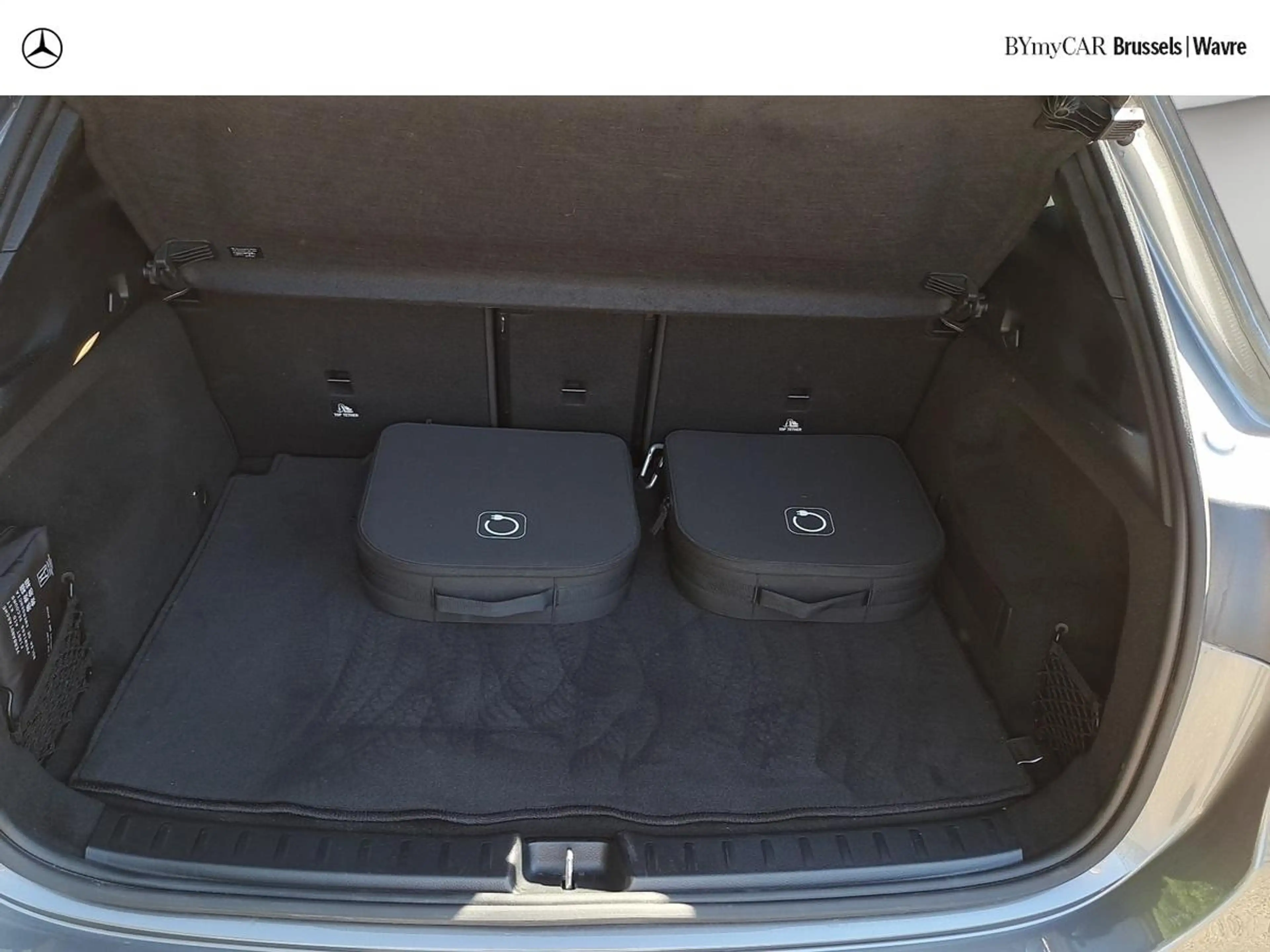 Mercedes-Benz EQA 300 EQA 4MATIC AMG Line — photo 14