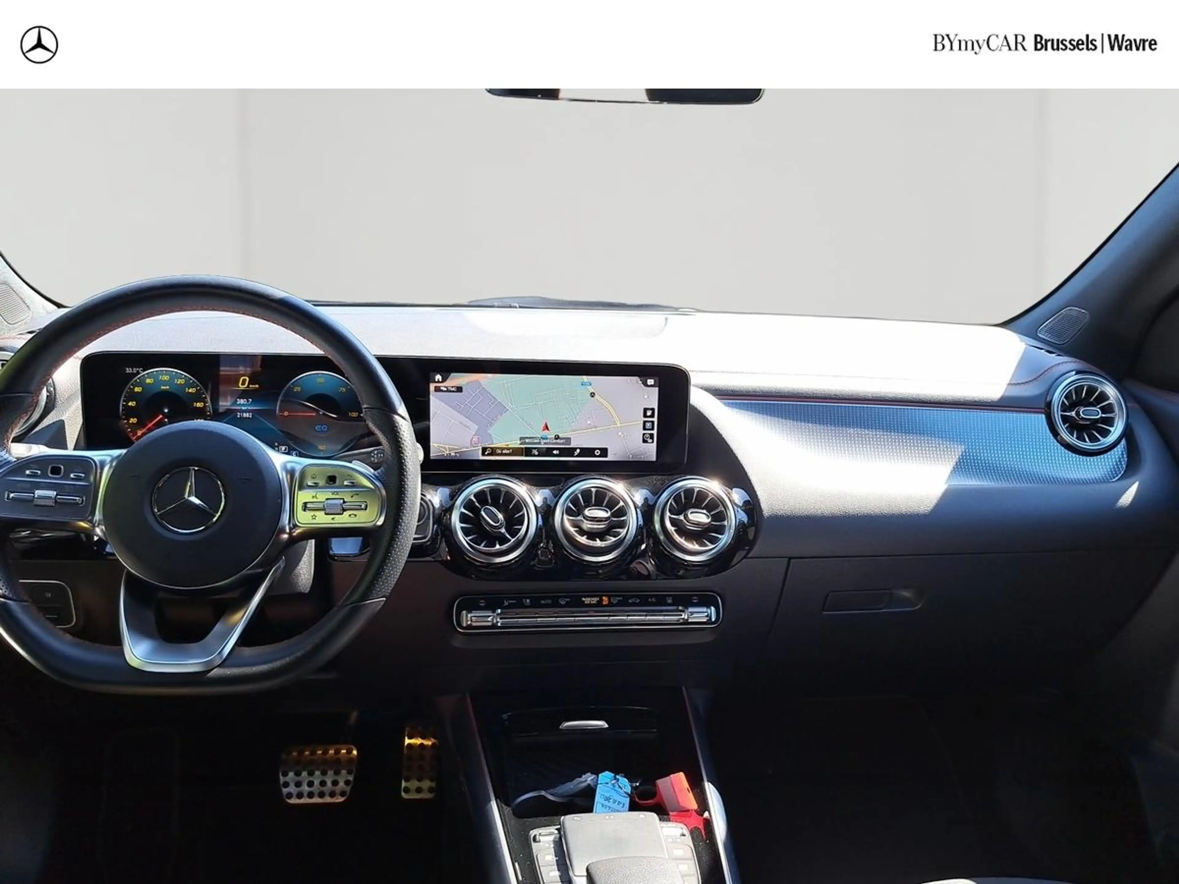 Mercedes-Benz EQA 300 EQA 4MATIC AMG Line — photo 10