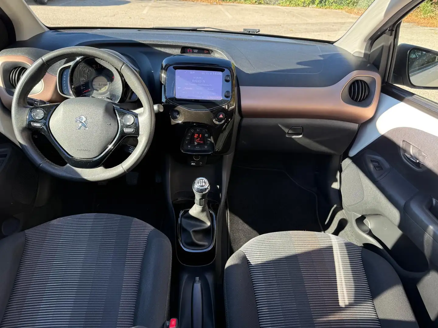 Peugeot 108 1,2 PureTech 82 Top! Allure * El. Faltdach * Weiß - 2