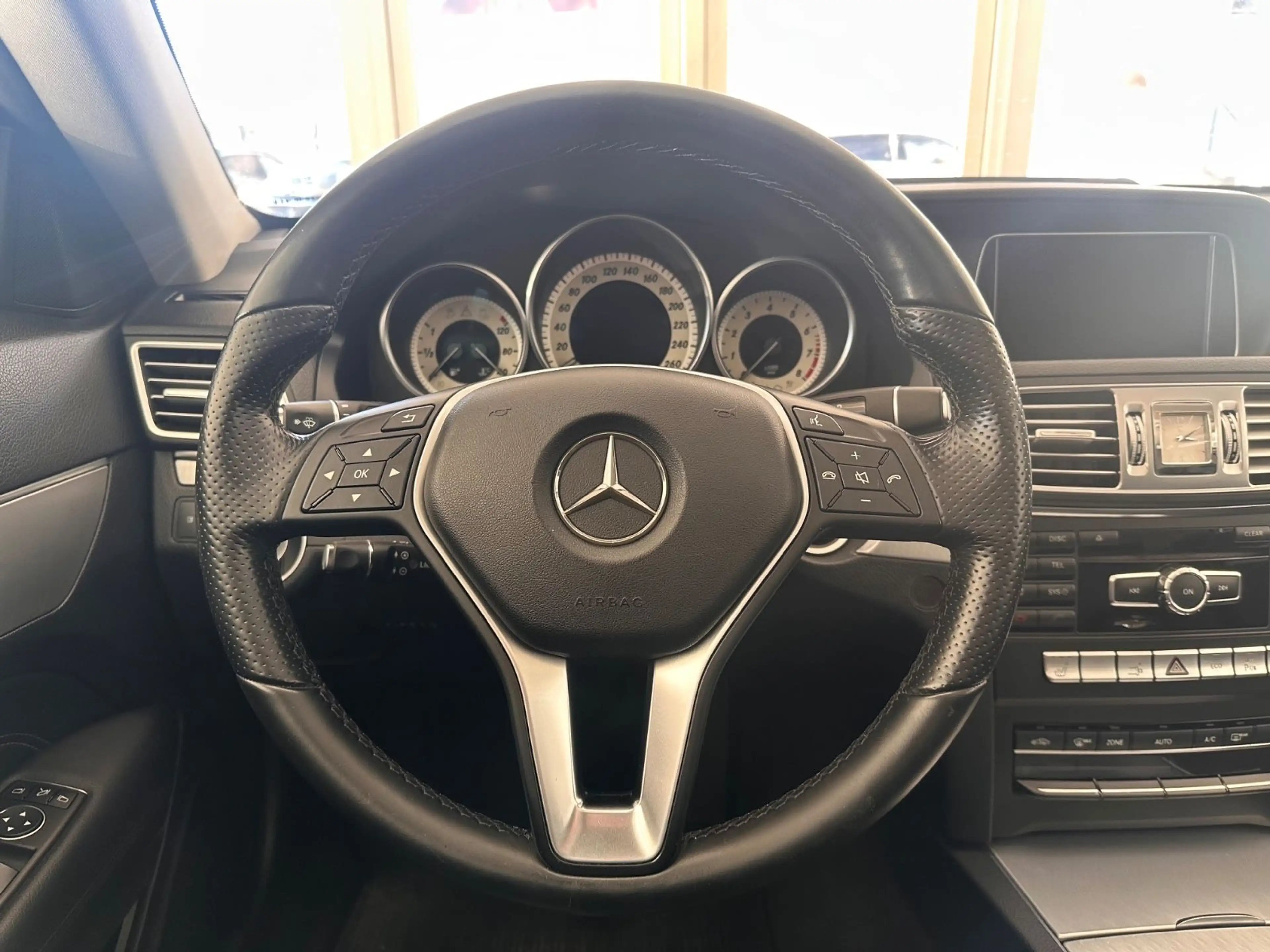 Mercedes-Benz E 200 CGI Coupe*Totwinkel*Tempomat*Spurhalte* — photo 12