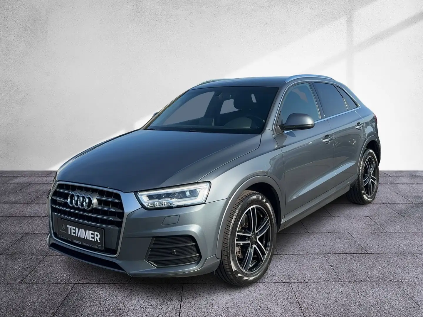 Audi Q3 2,0 TDI Sport quattro LED Navi PDC SHZ Grau - 2