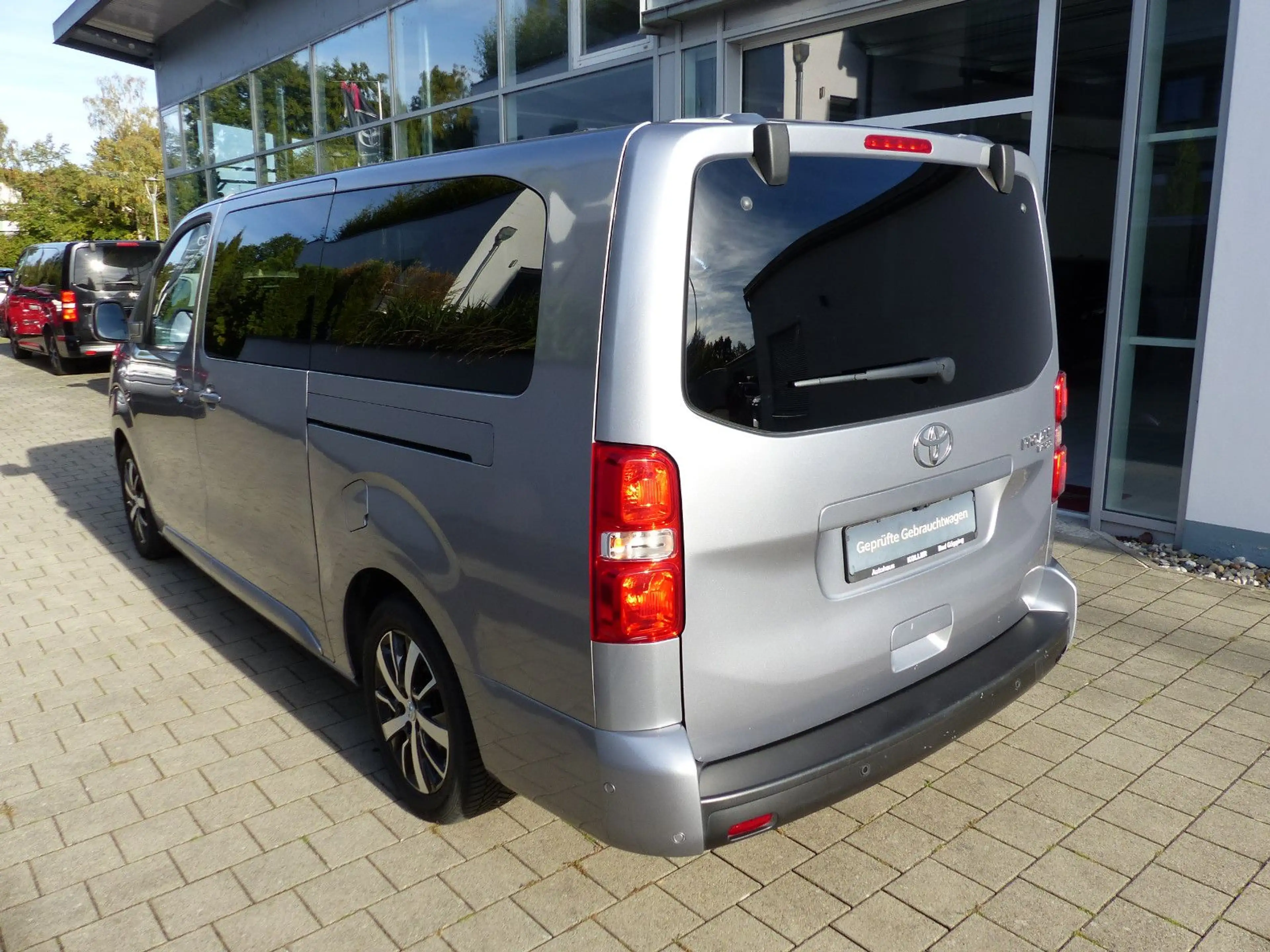 Toyota Proace Verso 2.0D Autom. L2 Navi 8-Si. 2xSchiebe — photo 2