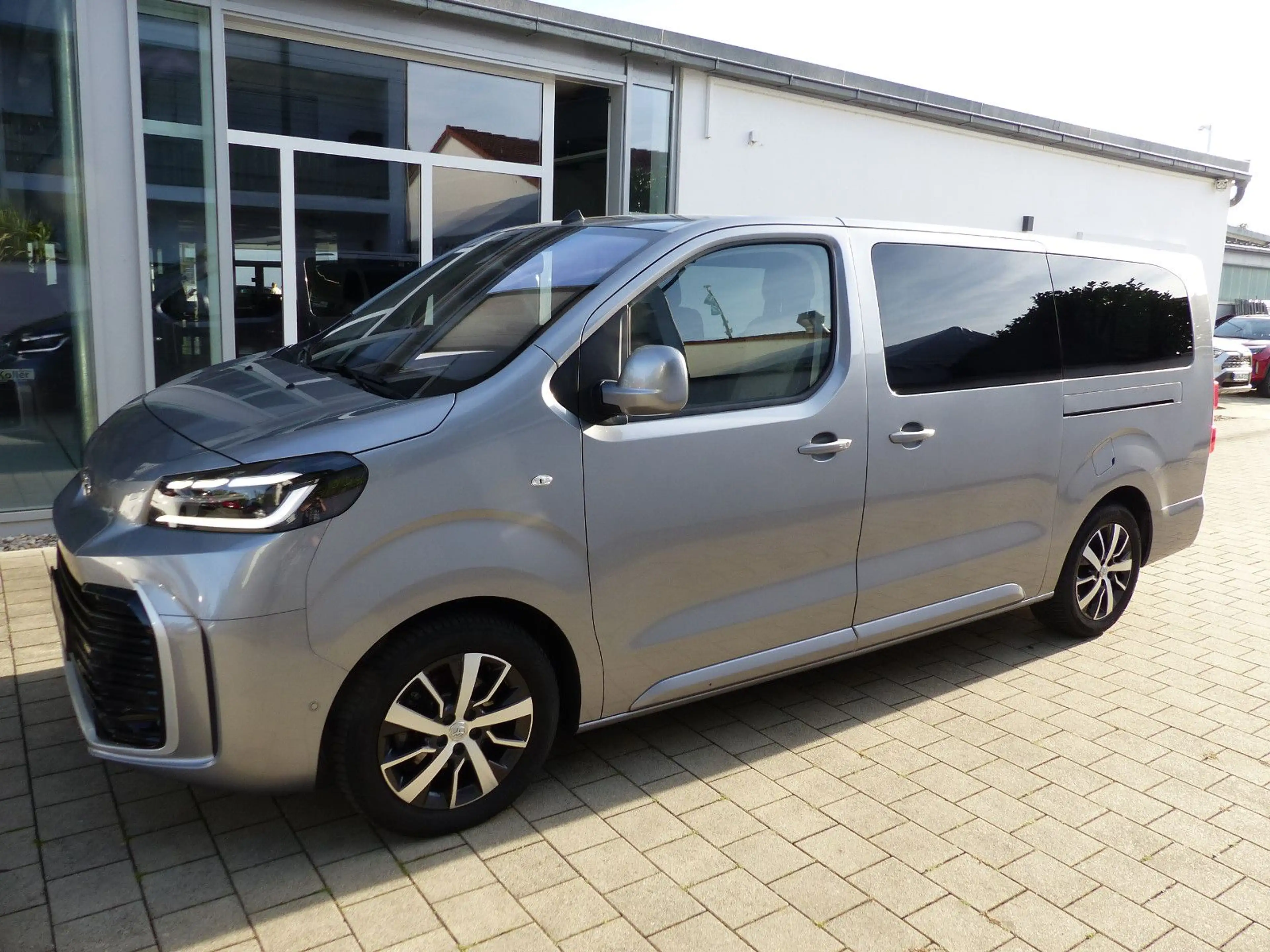 Toyota Proace Verso 2.0D Autom. L2 Navi 8-Si. 2xSchiebe — photo 3