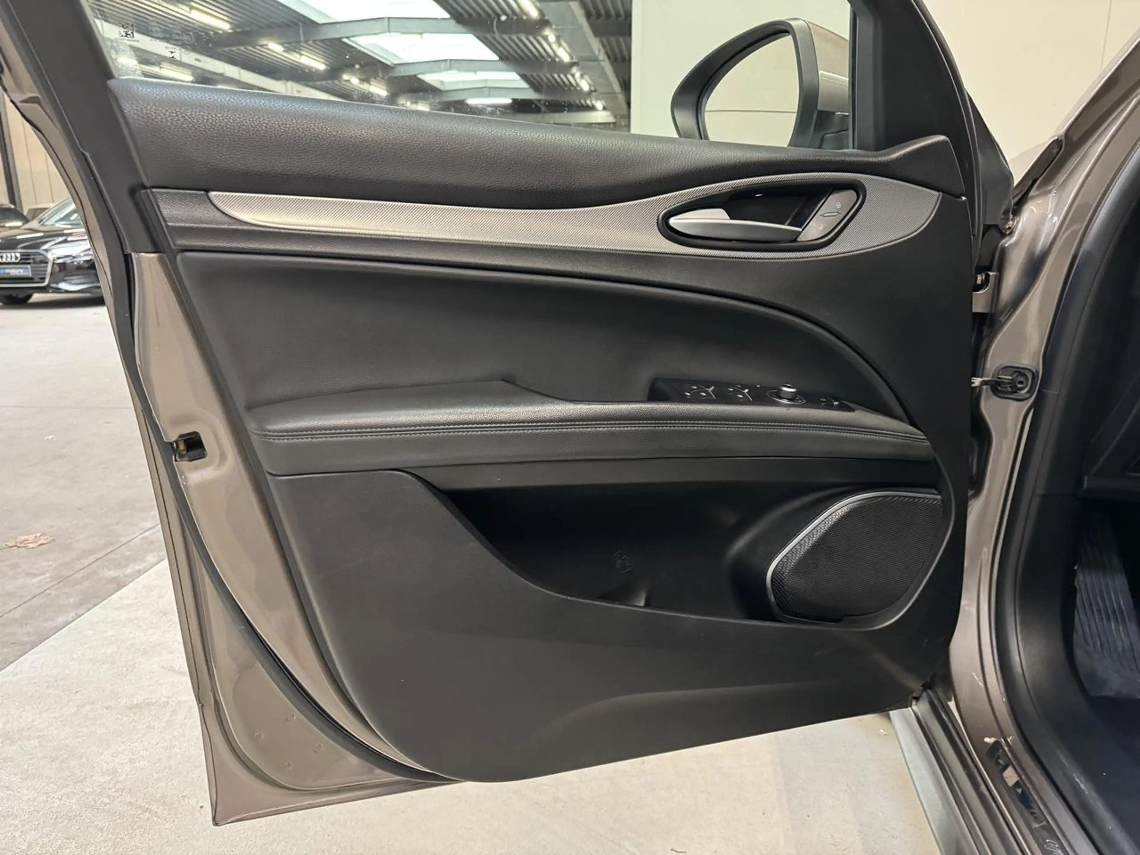 Alfa Romeo Stelvio 2.2 D Autom. - GPS - Airco - Topstaat! — photo 19