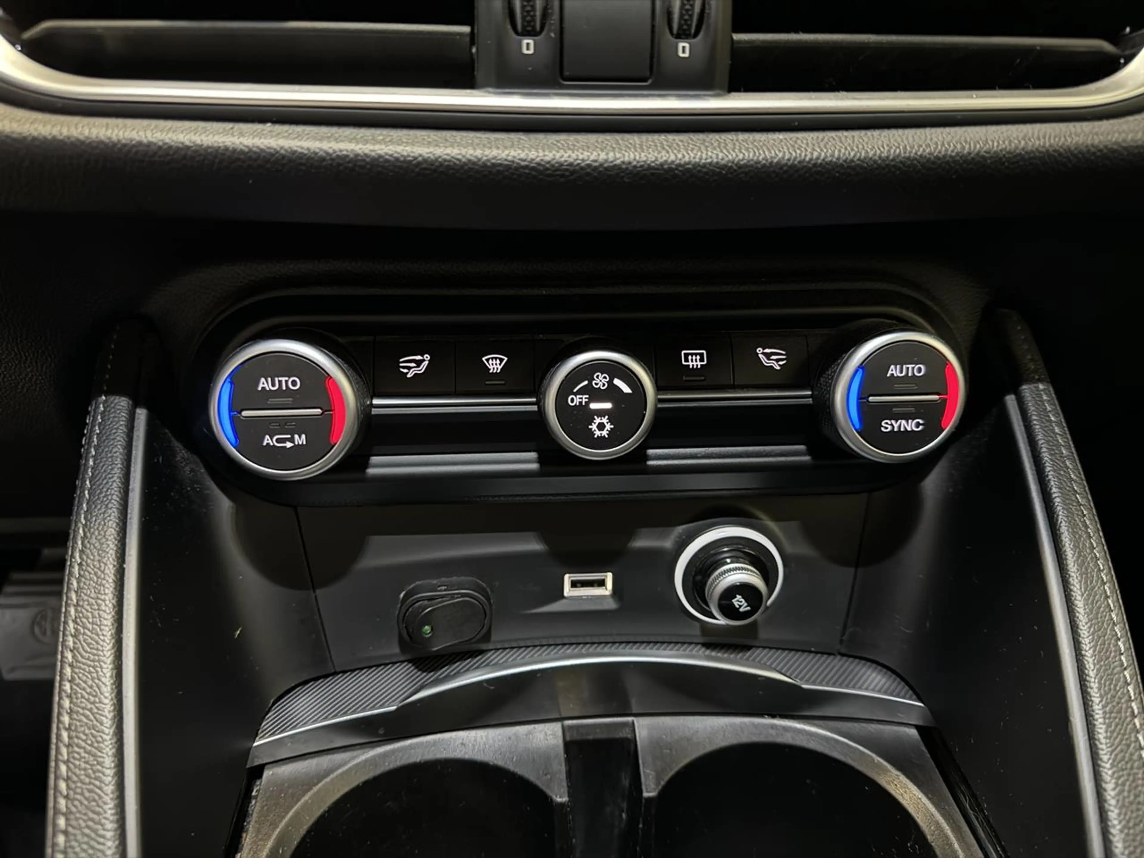 Alfa Romeo Stelvio 2.2 D Autom. - GPS - Airco - Topstaat! — photo 15