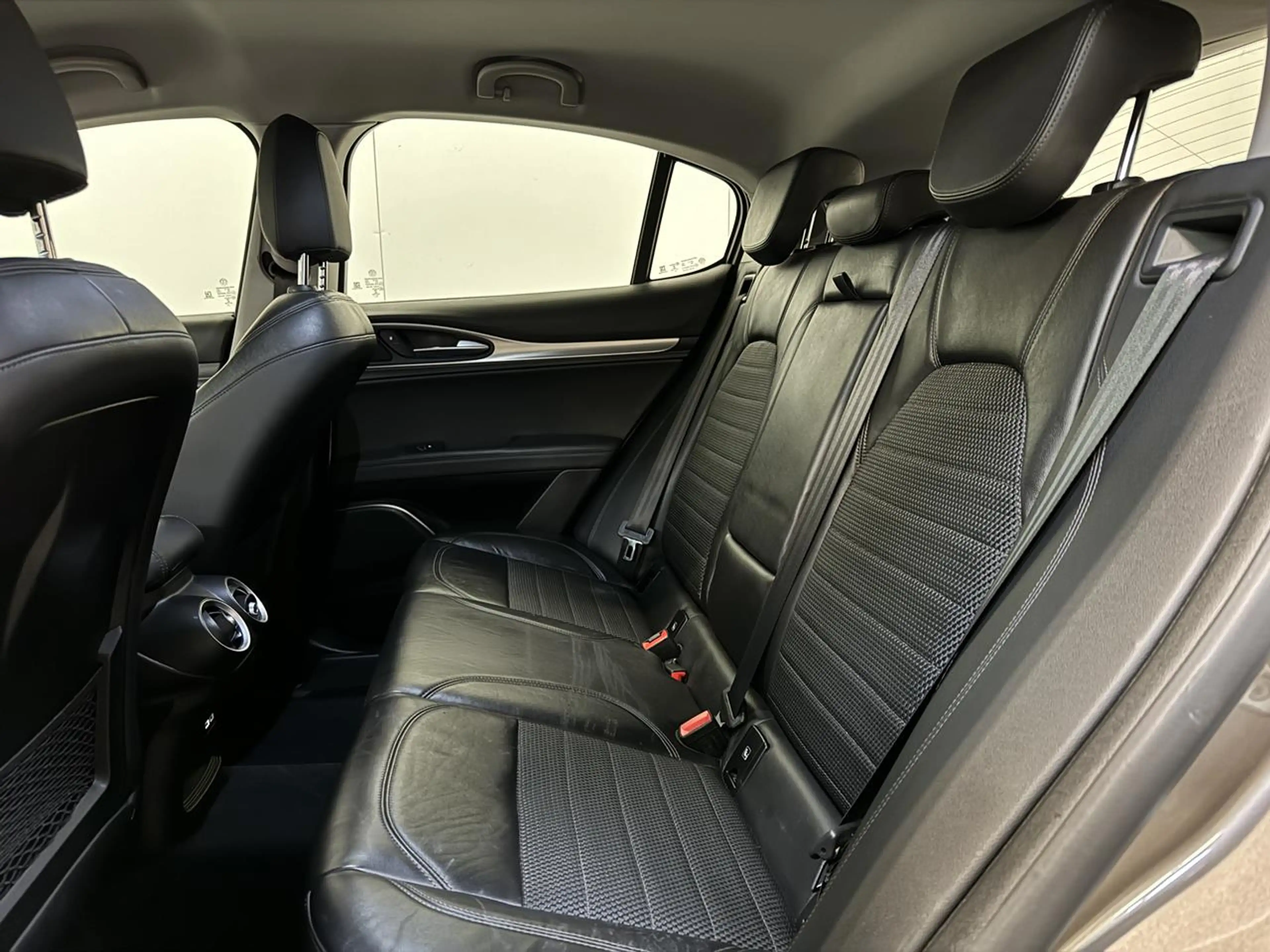Alfa Romeo Stelvio 2.2 D Autom. - GPS - Airco - Topstaat! — photo 10