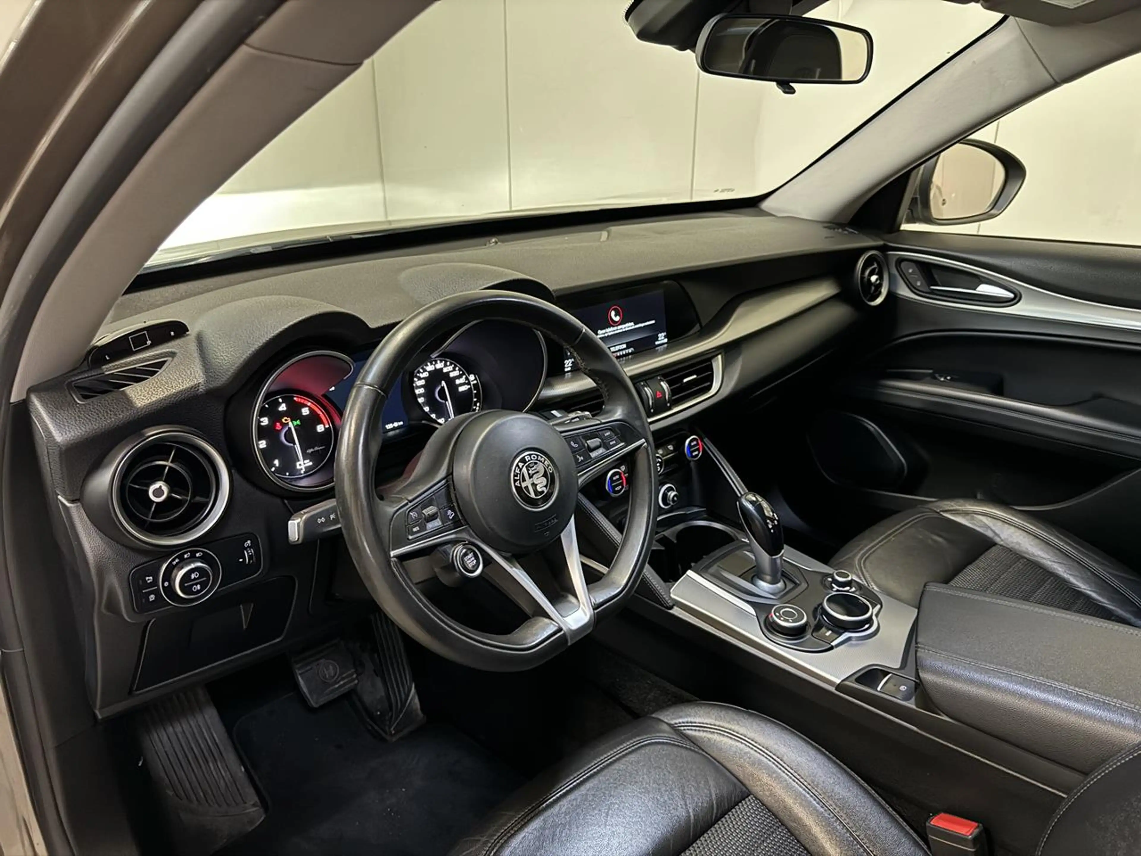 Alfa Romeo Stelvio 2.2 D Autom. - GPS - Airco - Topstaat! — photo 18