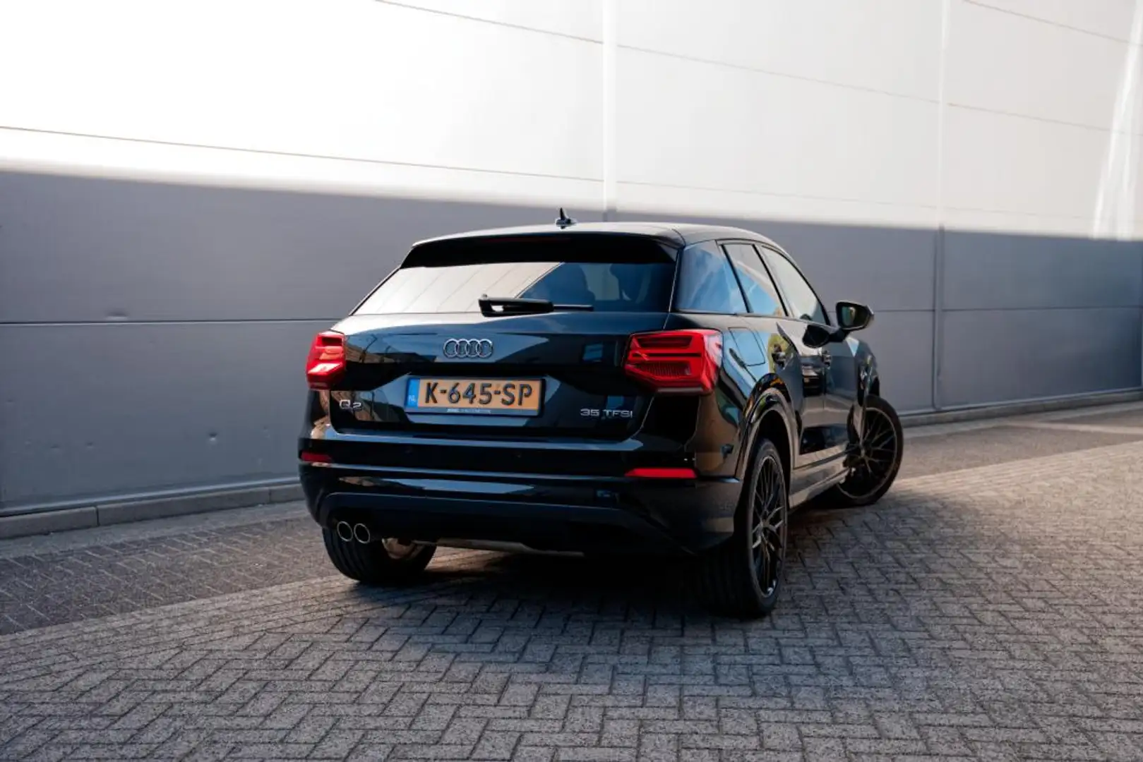 Audi Q2 35 TFSI S Edition Leer, Adaptive Cruise Control, 1 Zwart - 2