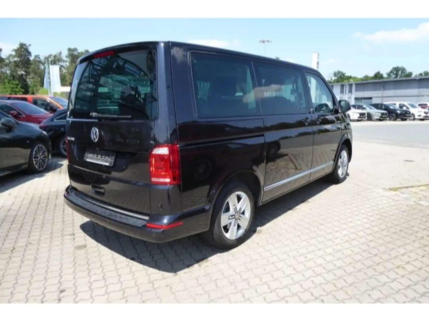 Volkswagen T6 Multivan 2.0 TDI Highline PDC 7-Sitzer Kamera AHK AD StandH Schwarz - 2