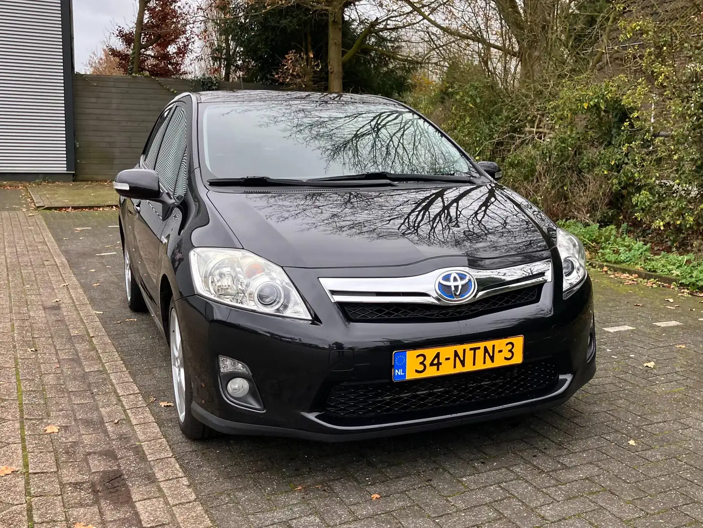 Toyota Auris Auris 1.8 Full Hybrid Exe. Чёрный - 2