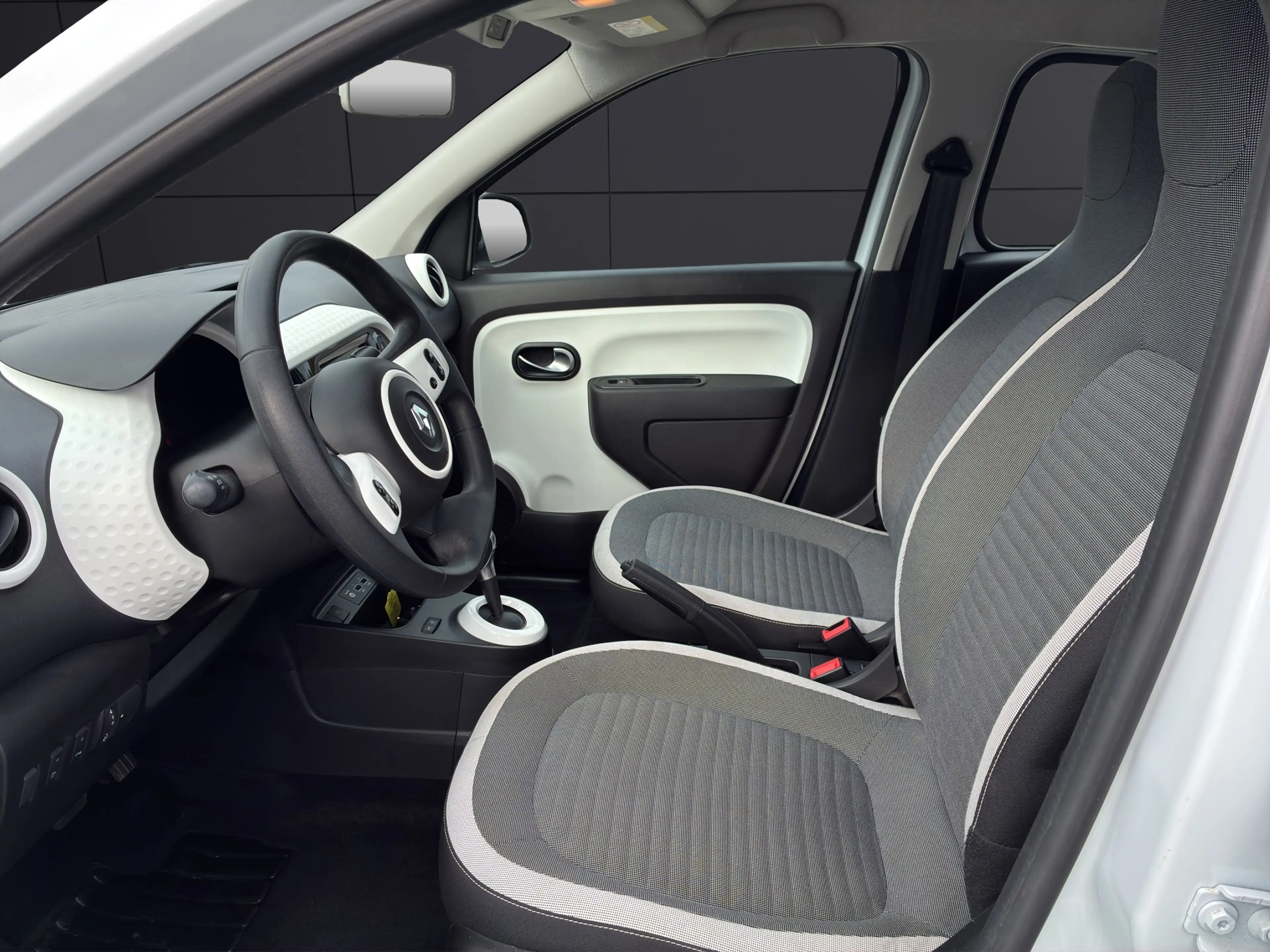 Renault Twingo Equilibre E-TECH Electric — photo 9