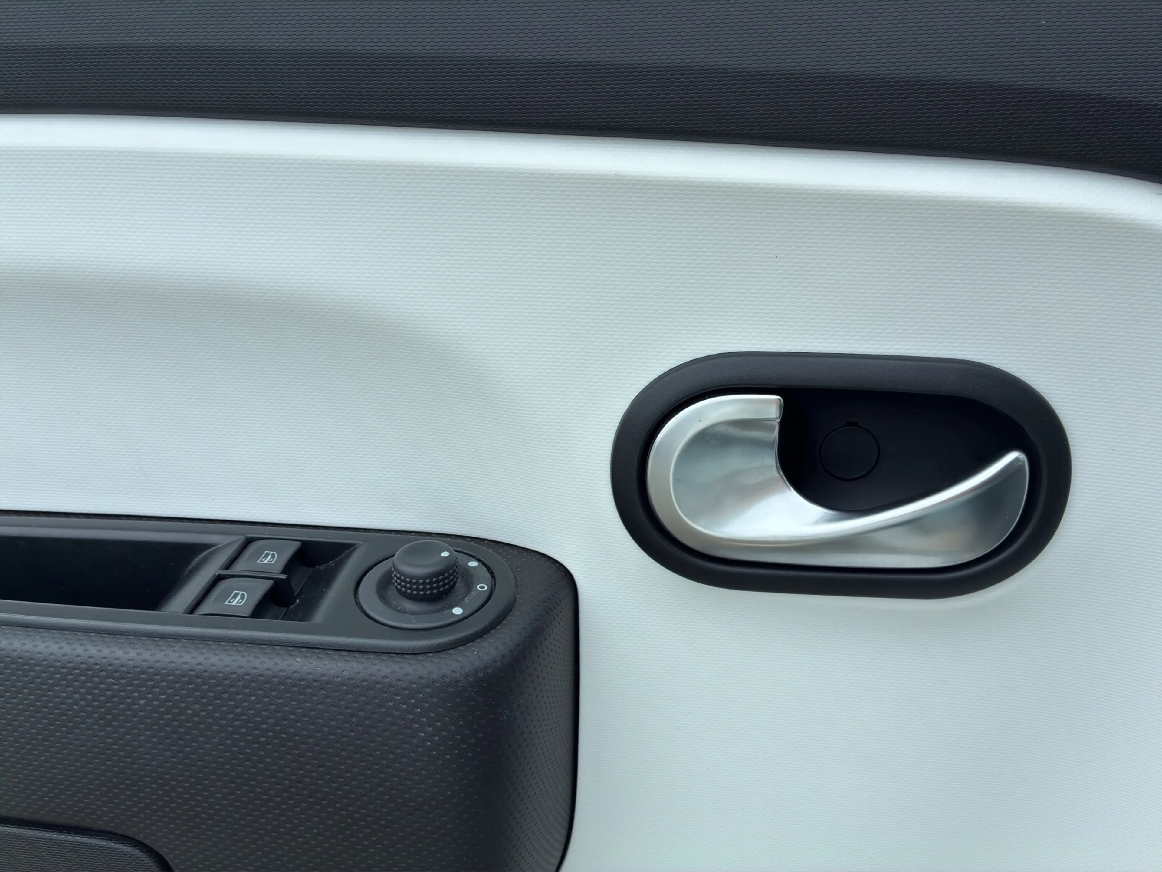Renault Twingo Equilibre E-TECH Electric — photo 12