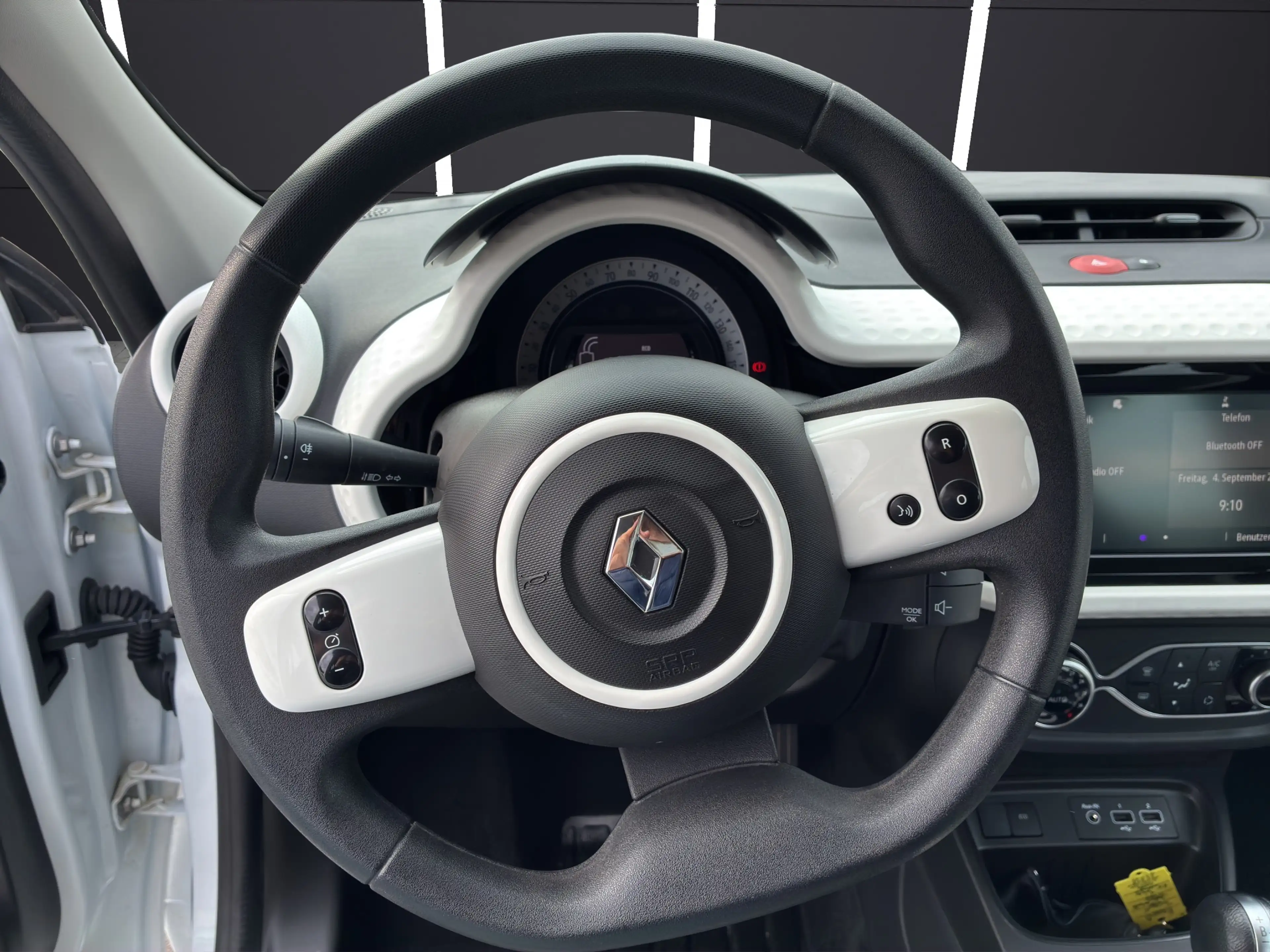 Renault Twingo Equilibre E-TECH Electric — photo 10