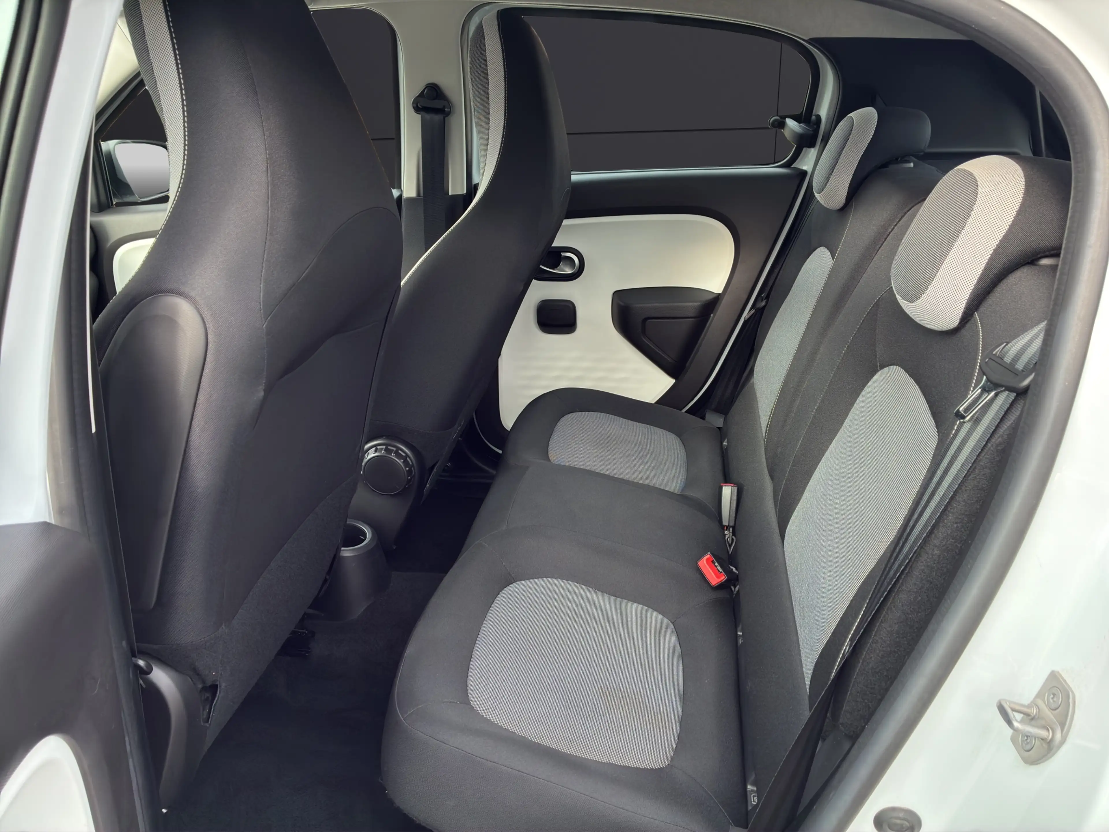 Renault Twingo Equilibre E-TECH Electric — photo 13