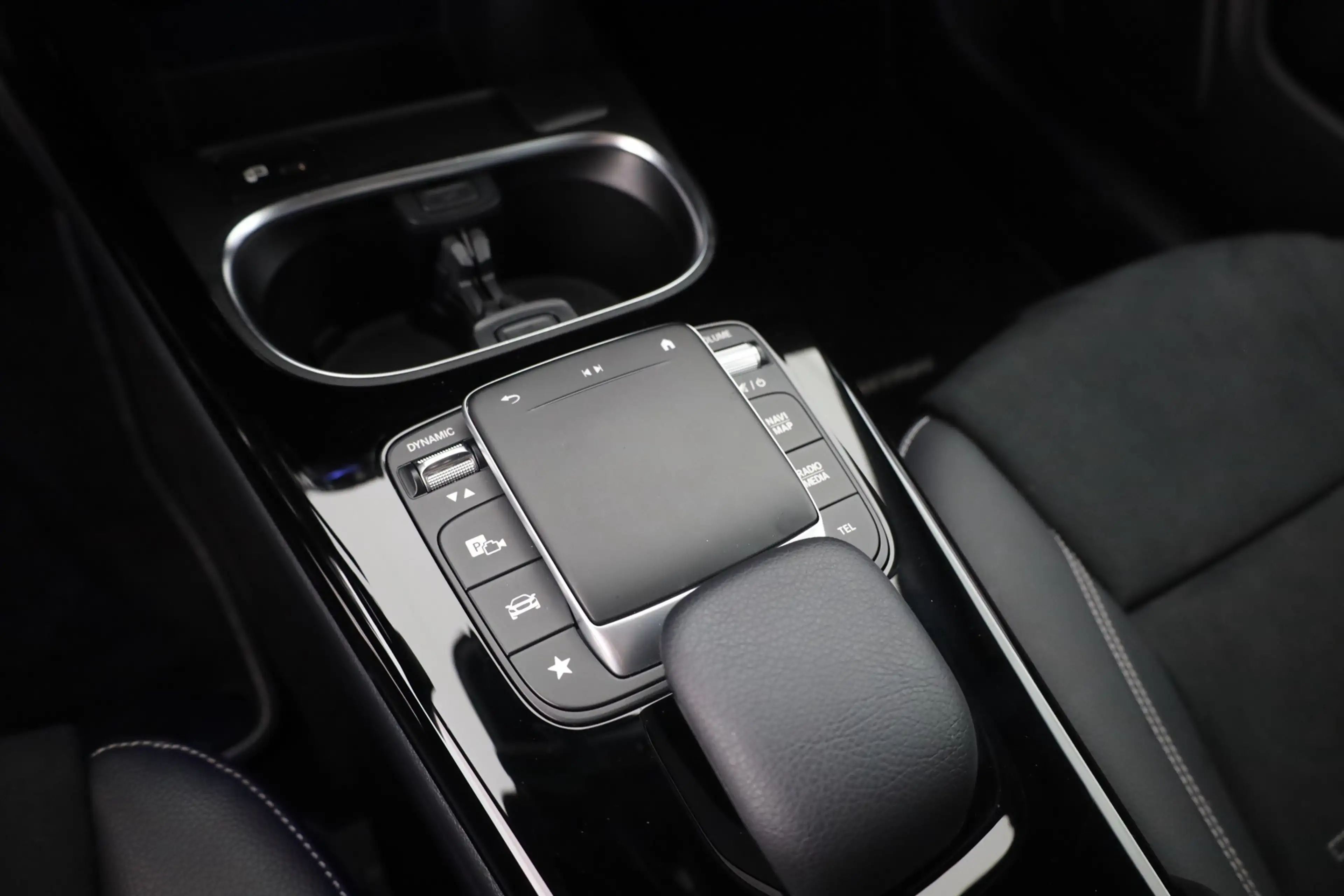 Mercedes-Benz CLA 250 e SB AMG Line LED Navi Sitzheizung PDC — photo 13