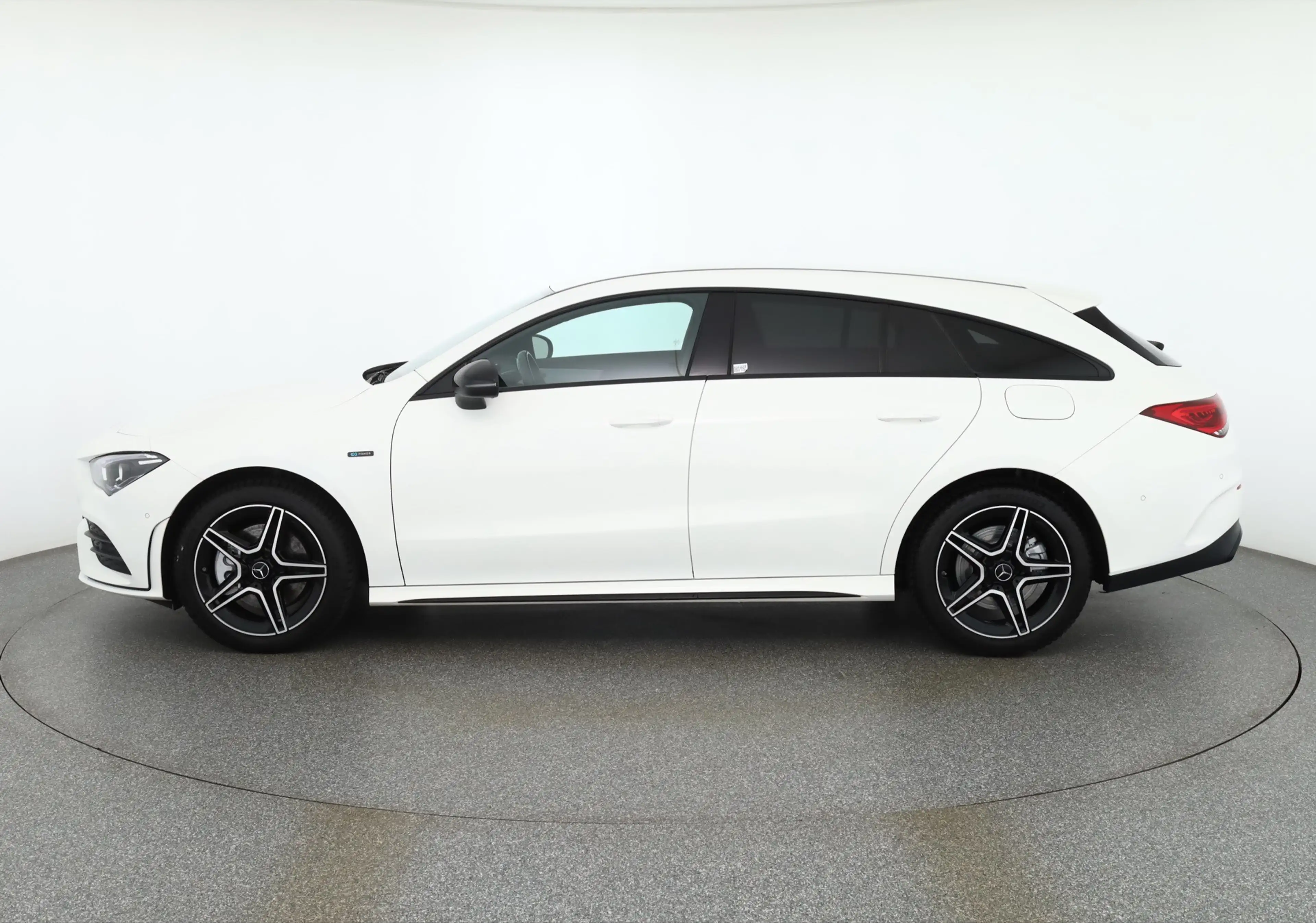 Mercedes-Benz CLA 250 e SB AMG Line LED Navi Sitzheizung PDC — photo 2