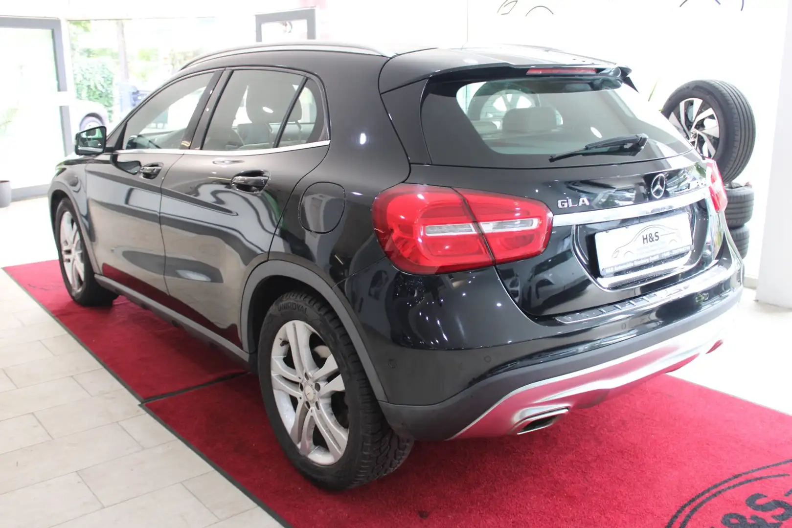 Mercedes-Benz GLA 200 CDI Urban *AHK*STANDHEIZUNG*NAVI*SITZHEIZUNG* Schwarz - 2