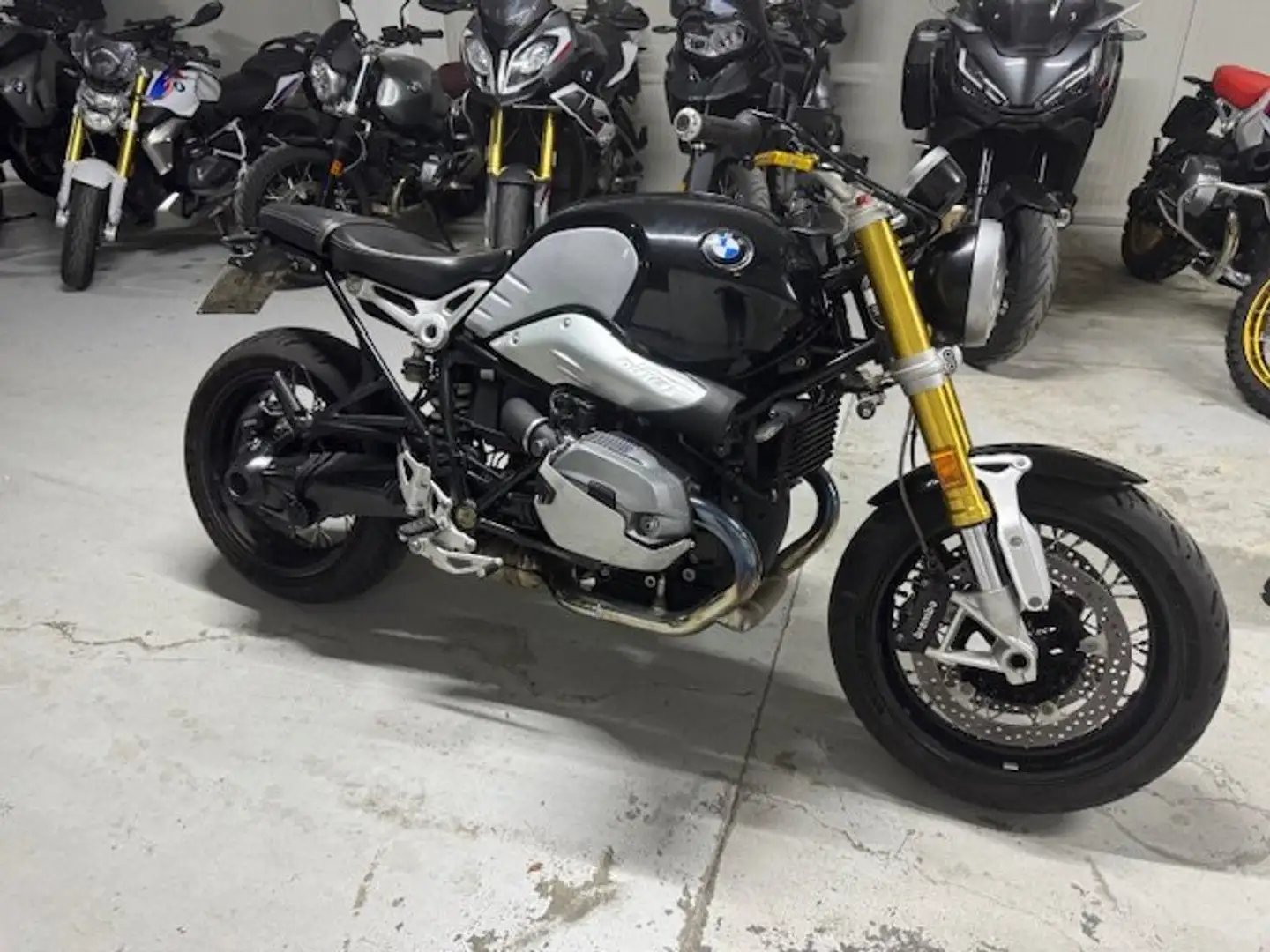 BMW R 12 nineT 1200 Fekete - 1