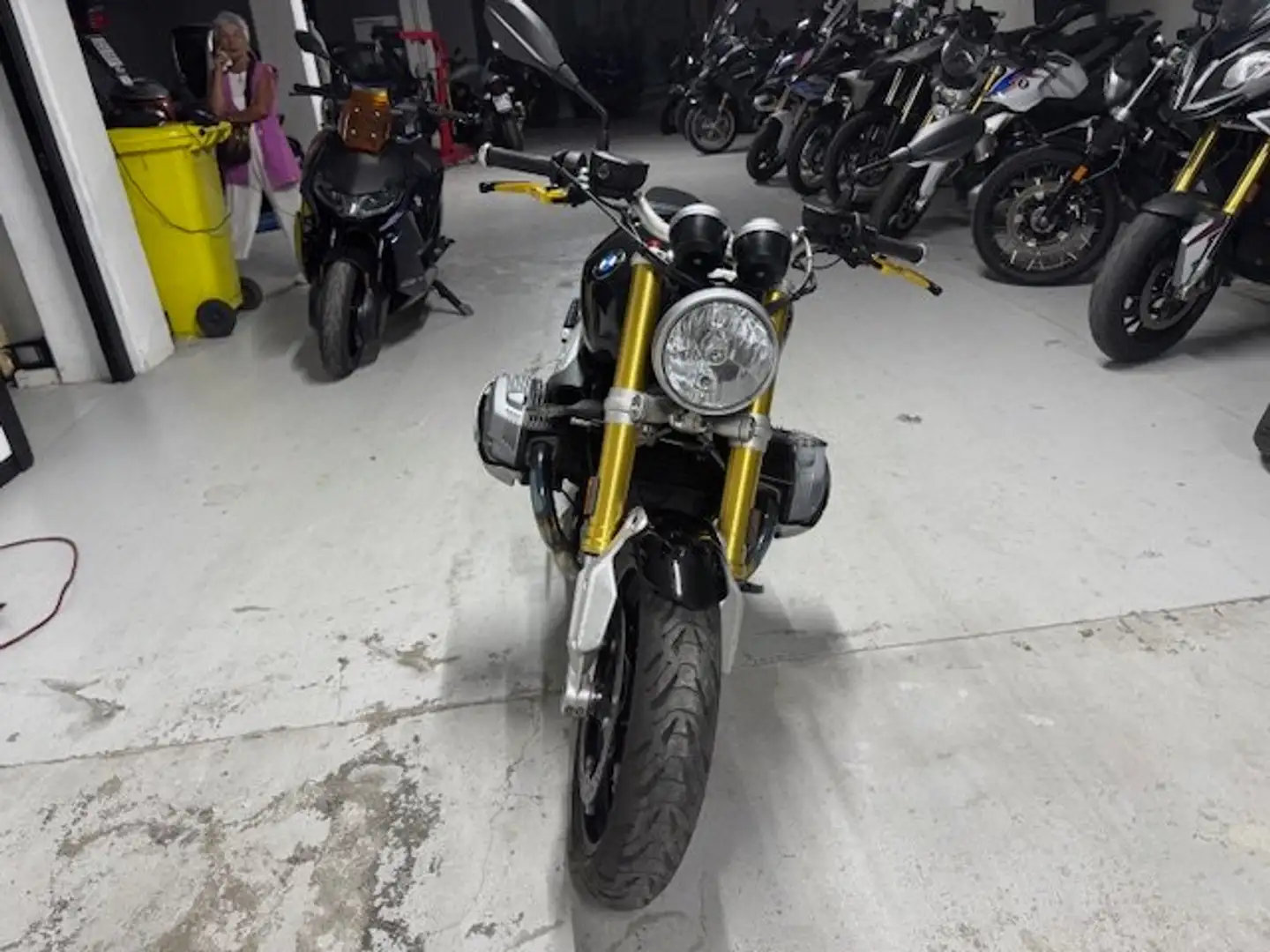 BMW R 12 nineT 1200 Fekete - 2